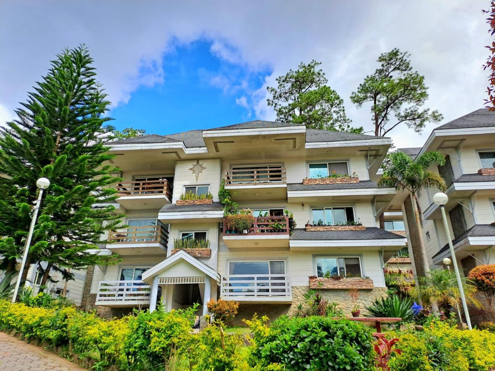 Two-Bedroom Deluxe Apartment with Balcony