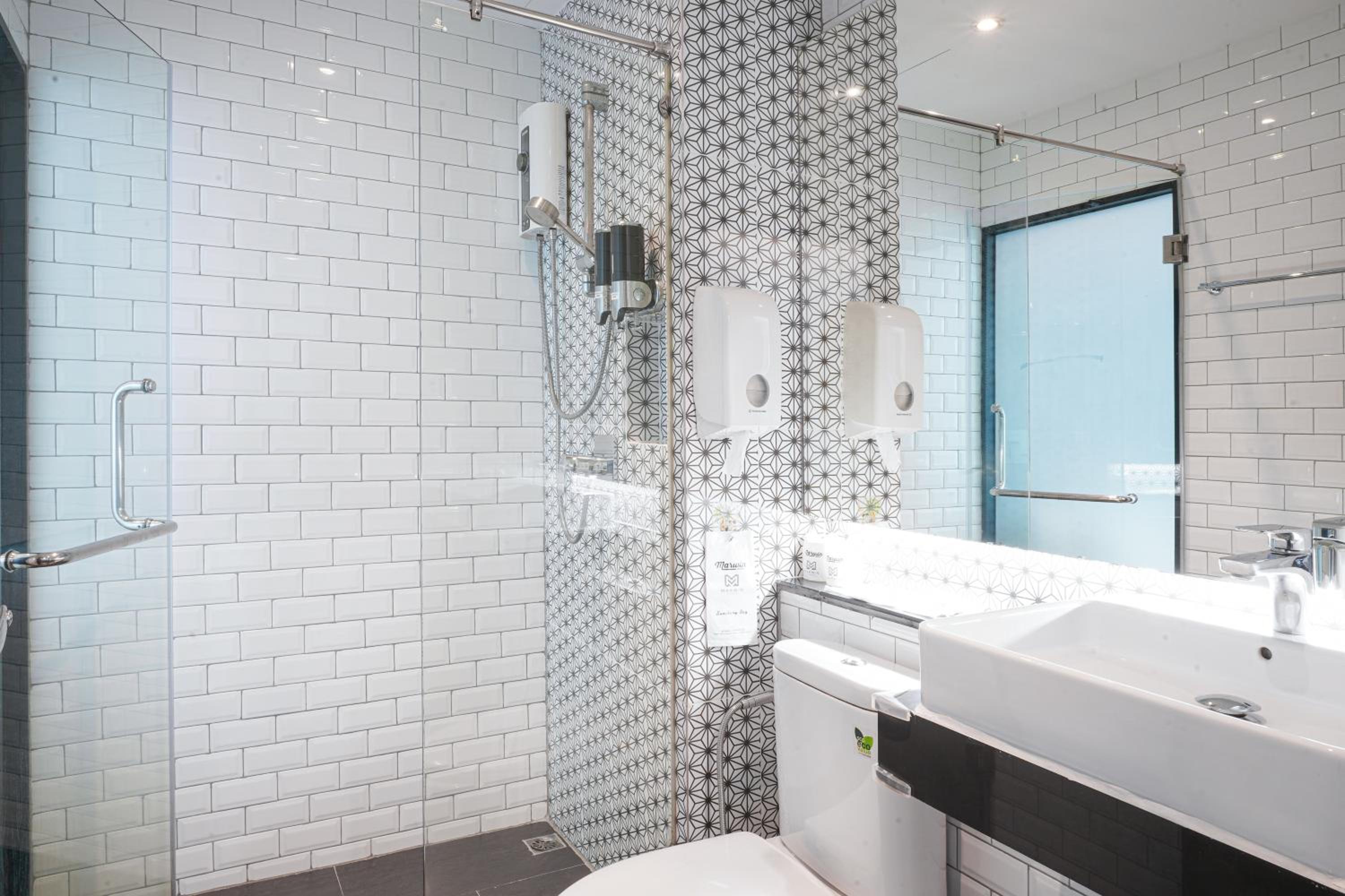 Deluxe Double or Twin Room with City View photo 3