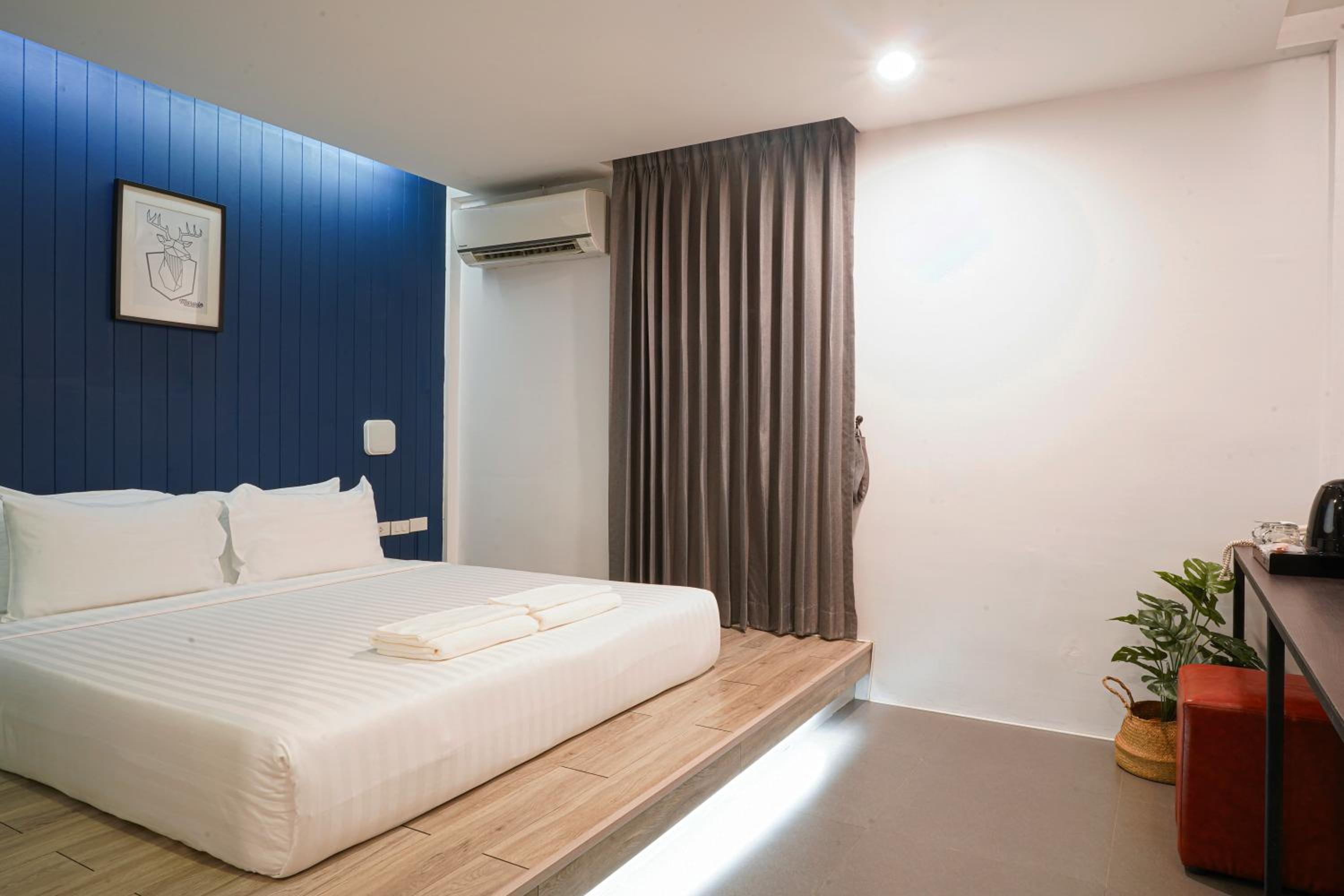 Deluxe Double or Twin Room with City View photo 2