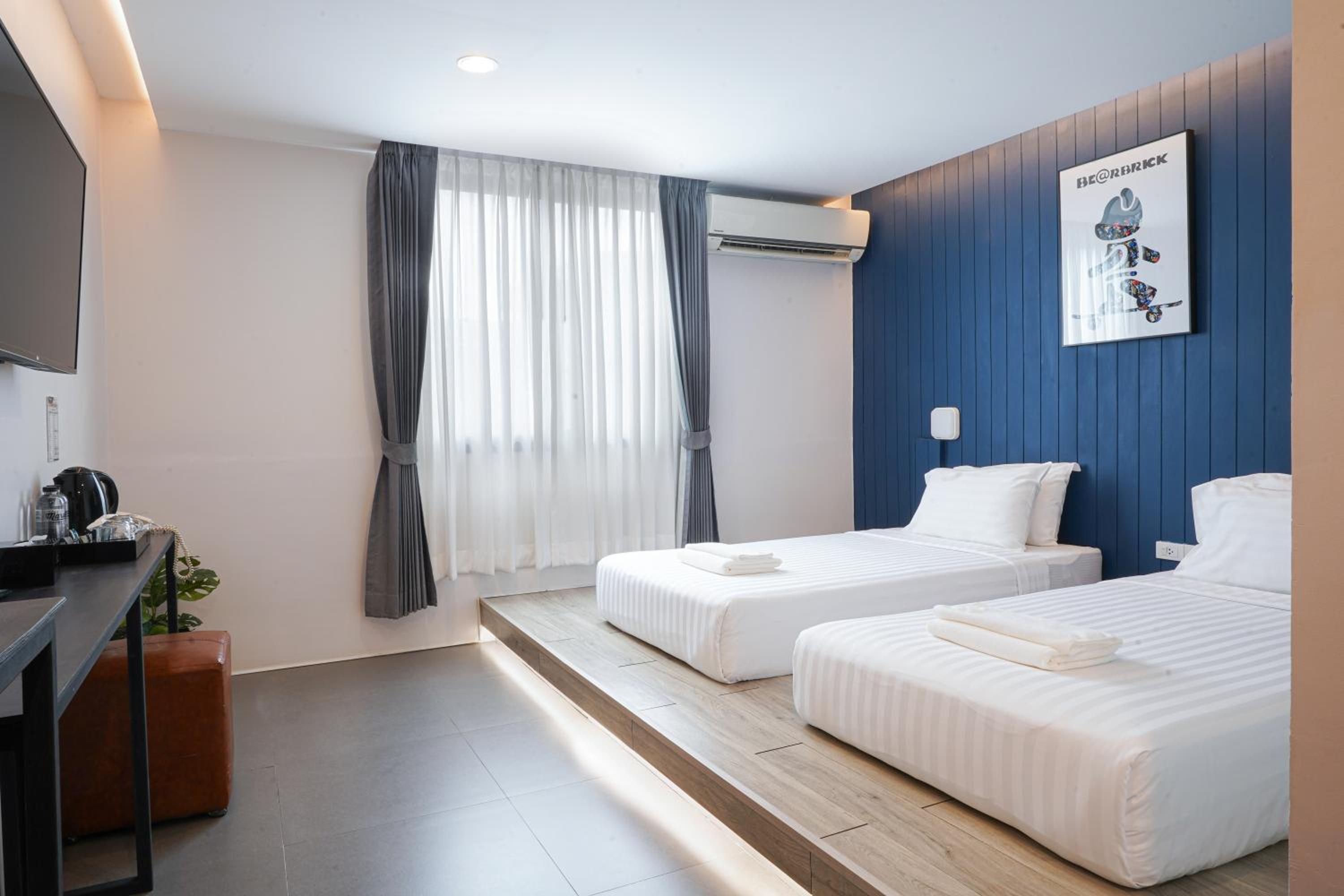 Deluxe Double or Twin Room with City View photo 2
