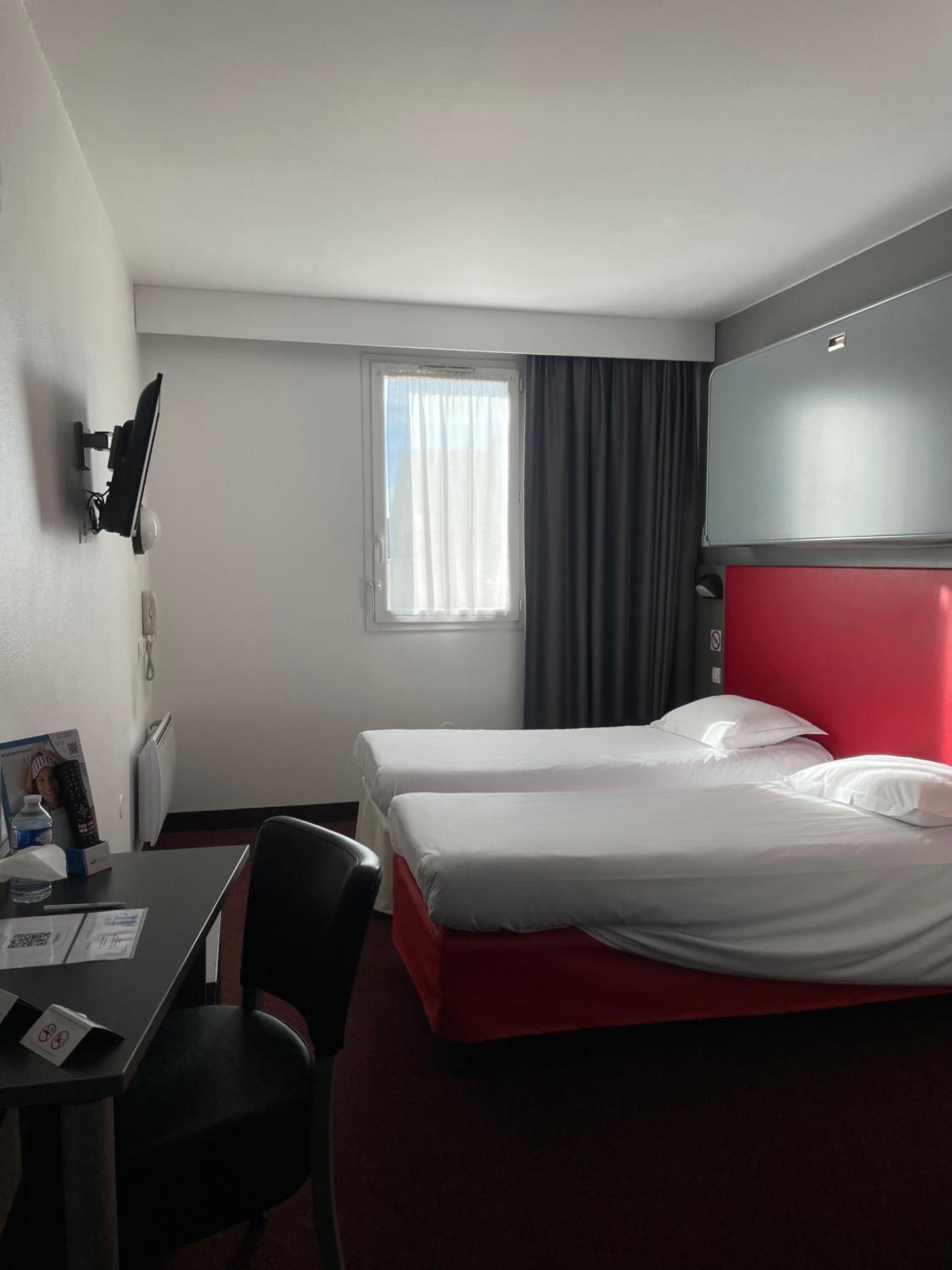 Twin Room - Photo 1
