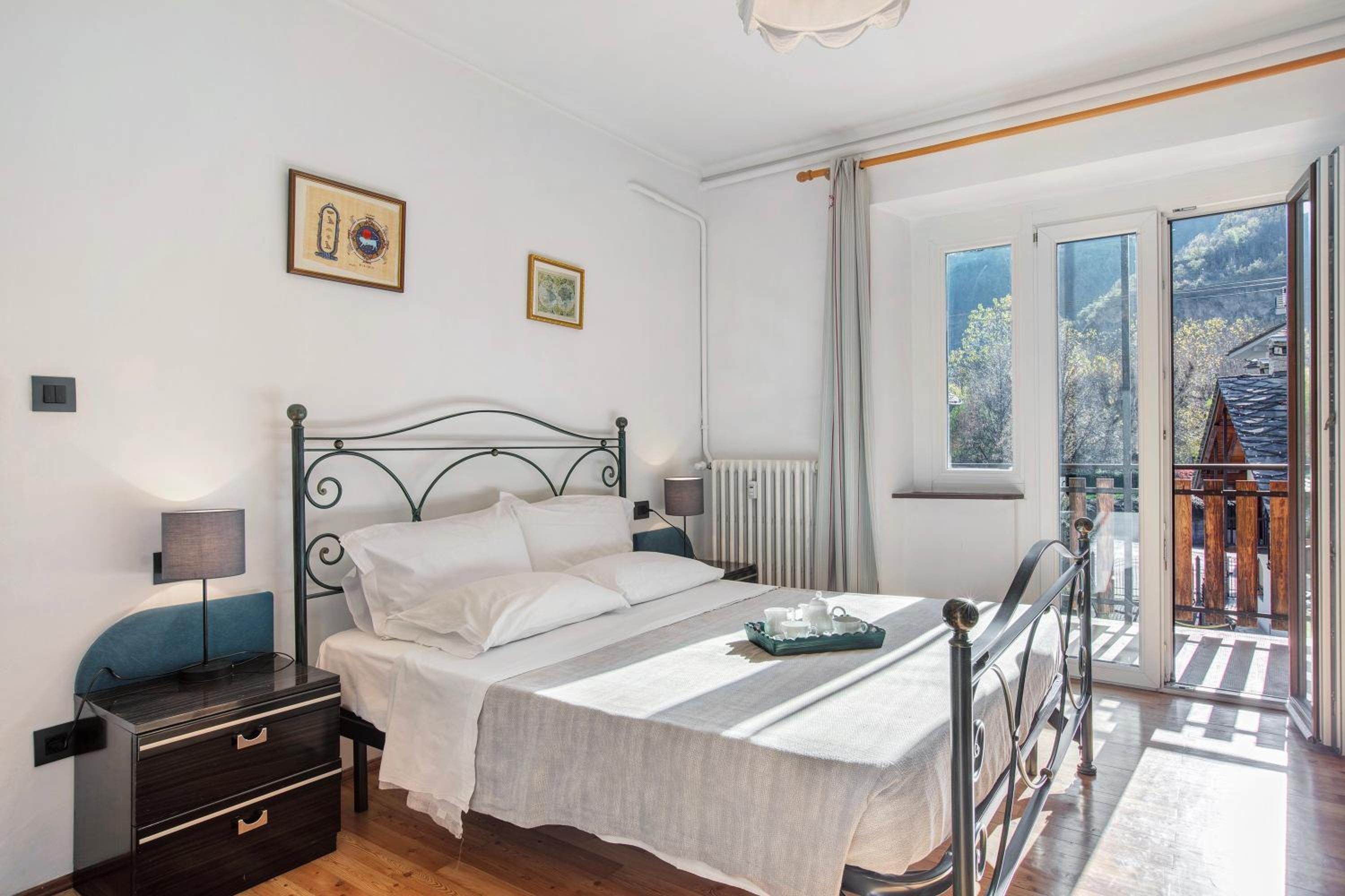 Superior One-Bedroom Apartment with Balcony