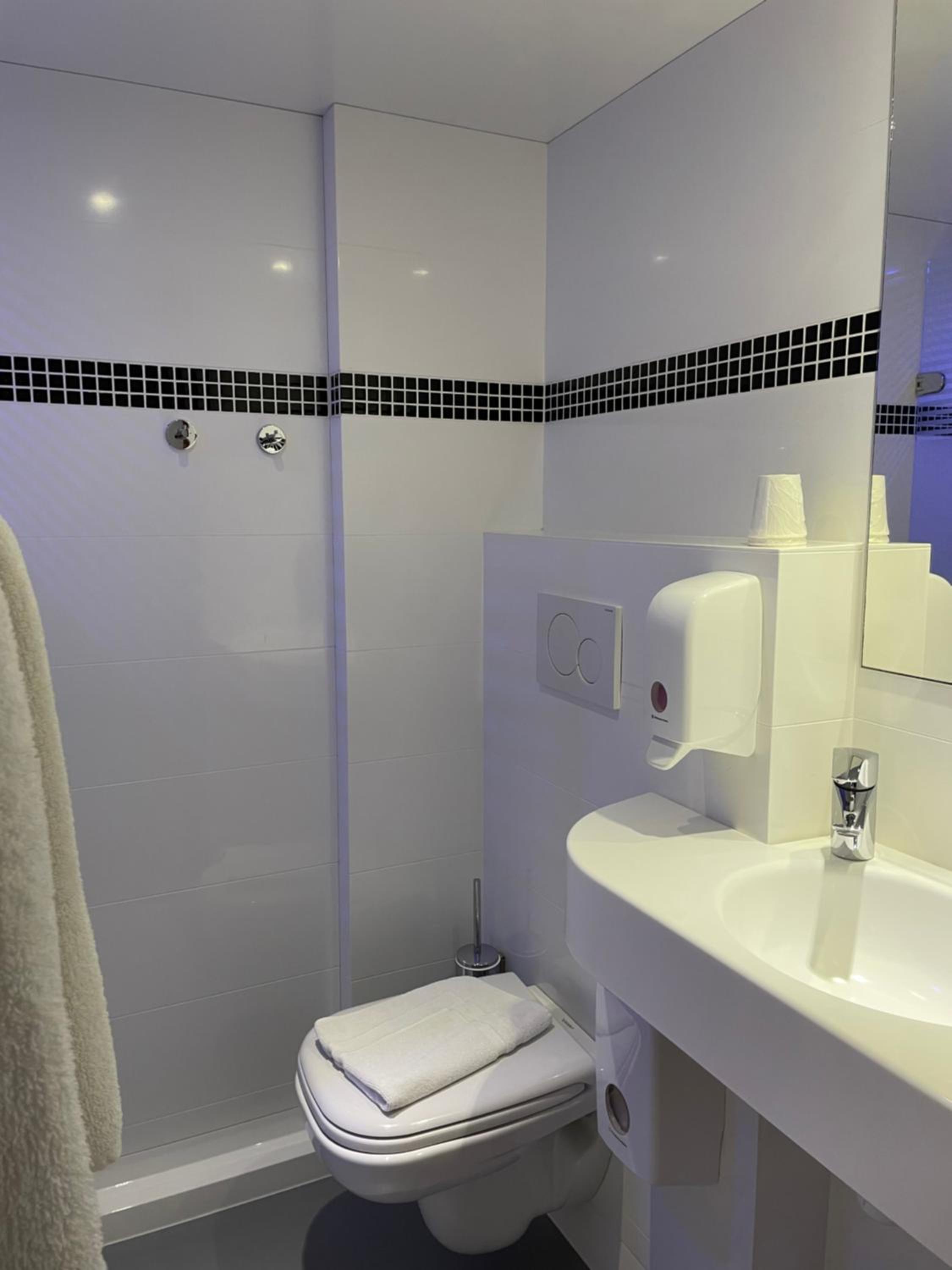 Chambre Triple (2 adultes + 1 enfant) - Photo 2