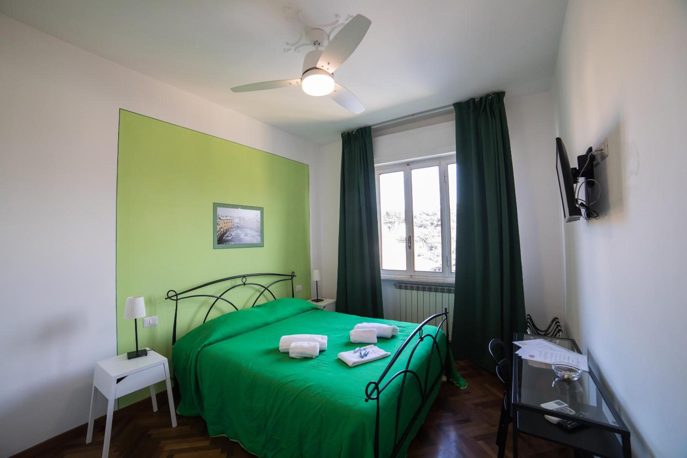 Double Room with Private External Bathroom photo 2