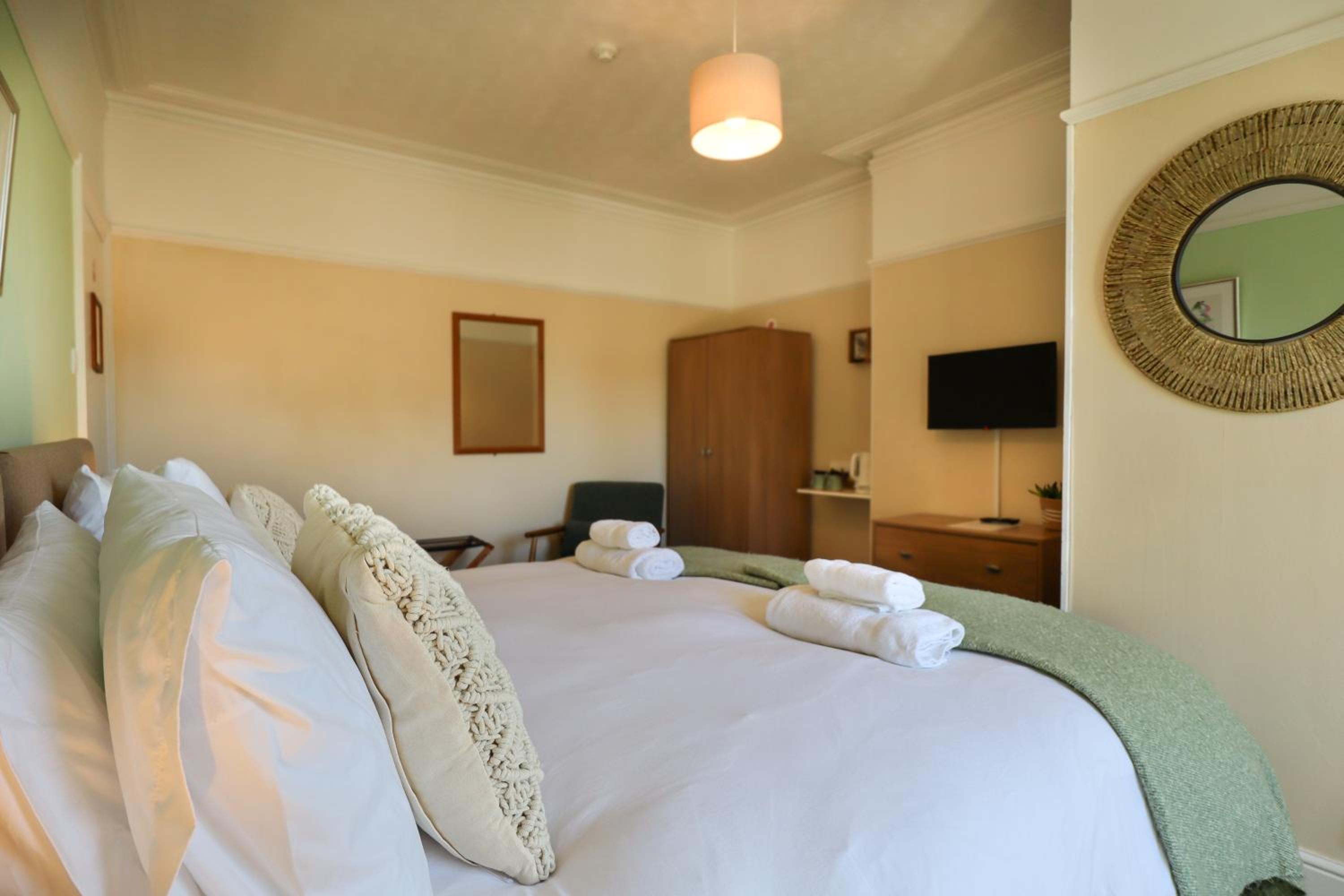 Standard Double or Twin Room photo 2