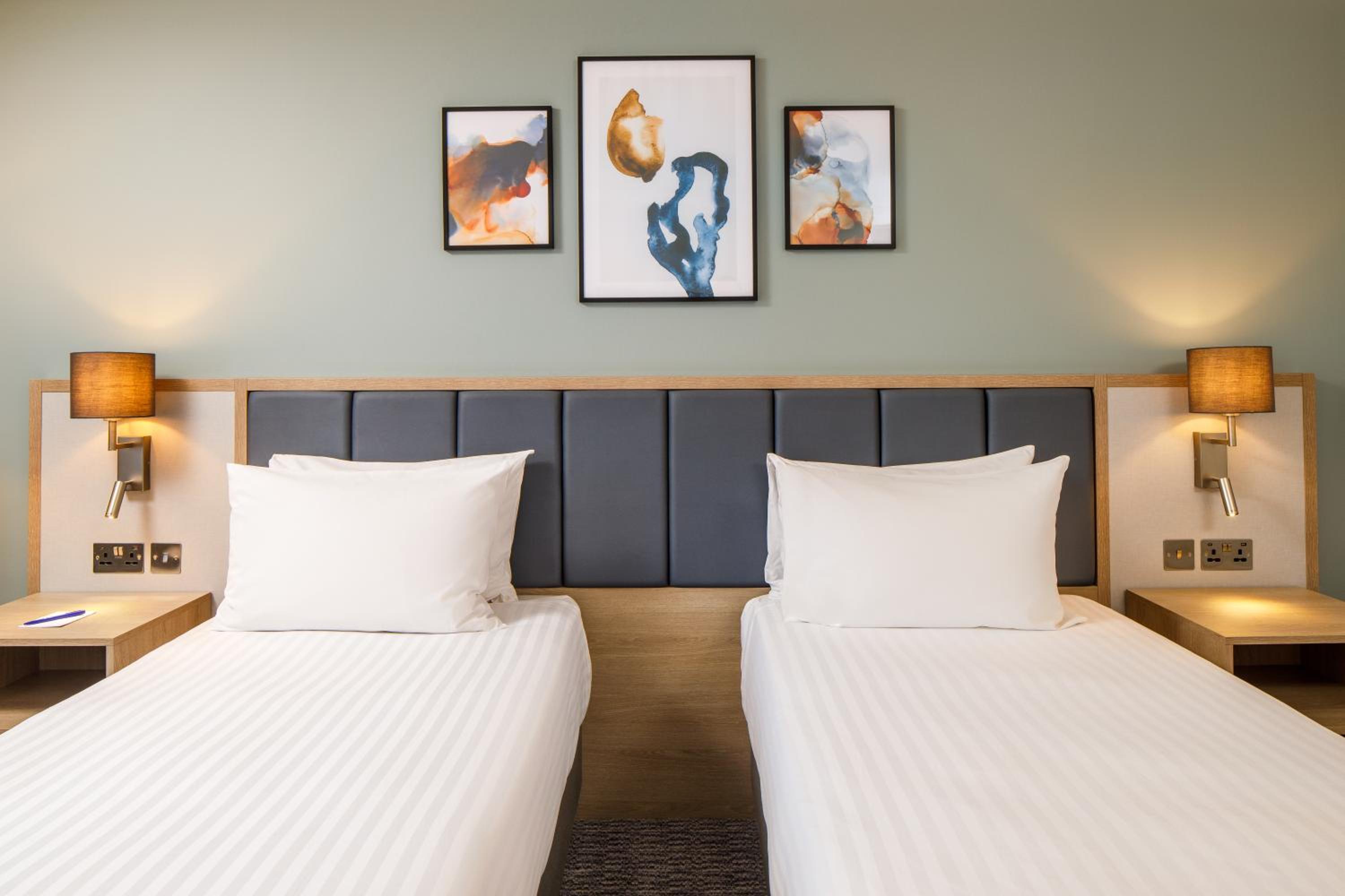 Twin Room - Photo 3