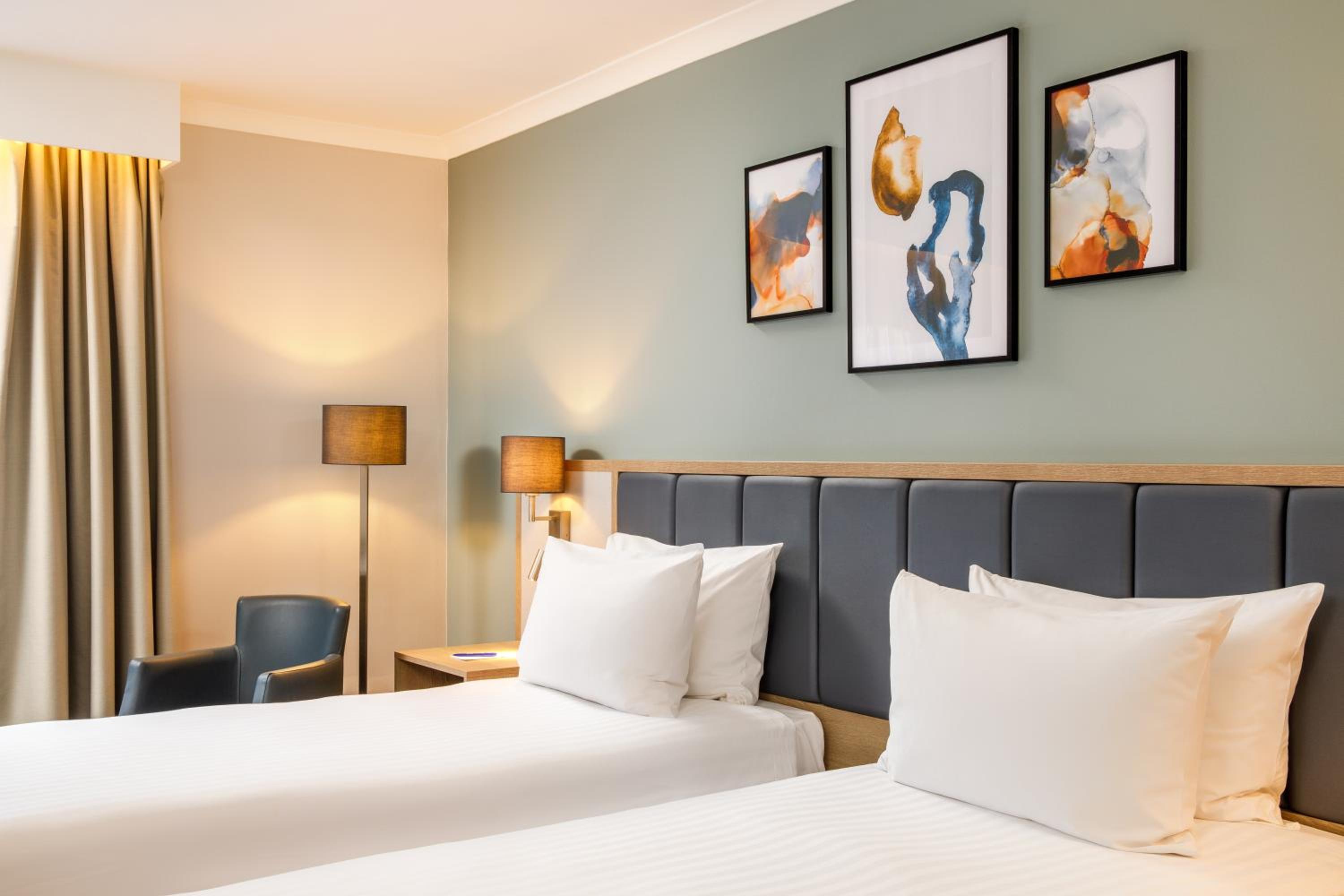 Twin Room - Photo 2