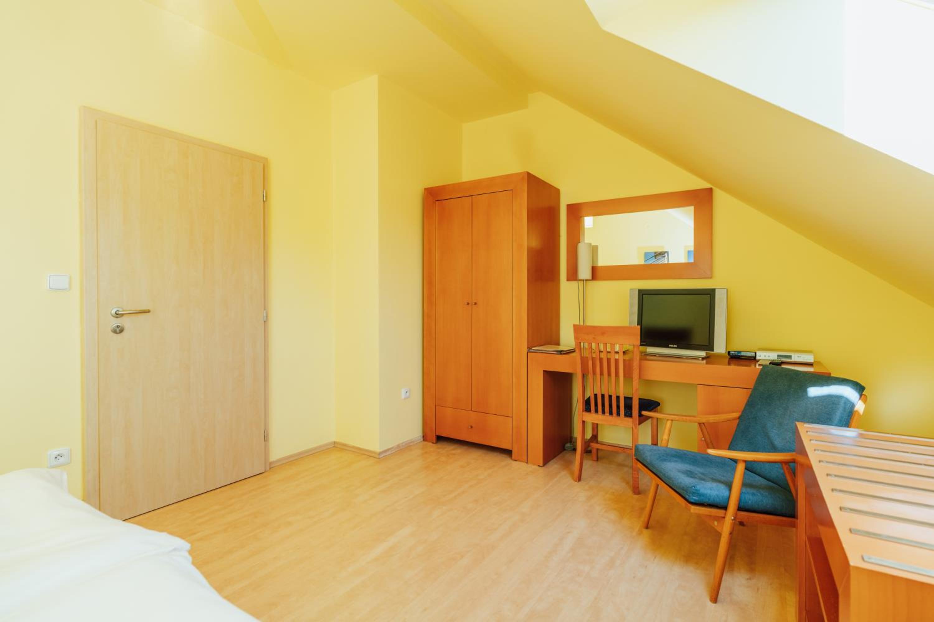 Standard Double or Twin Room photo 2