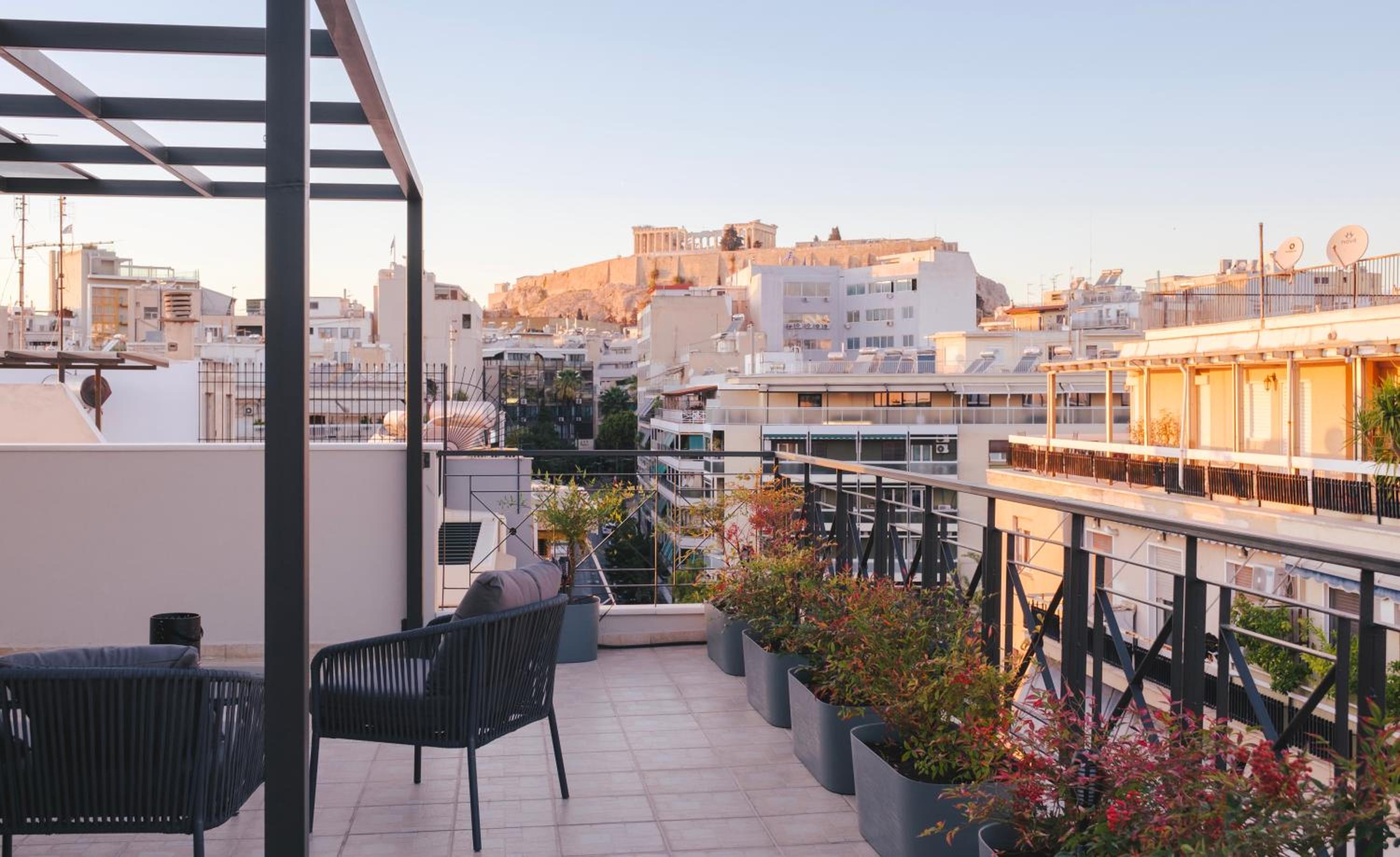 Penthouse Apartment with Acropolis View photo 3