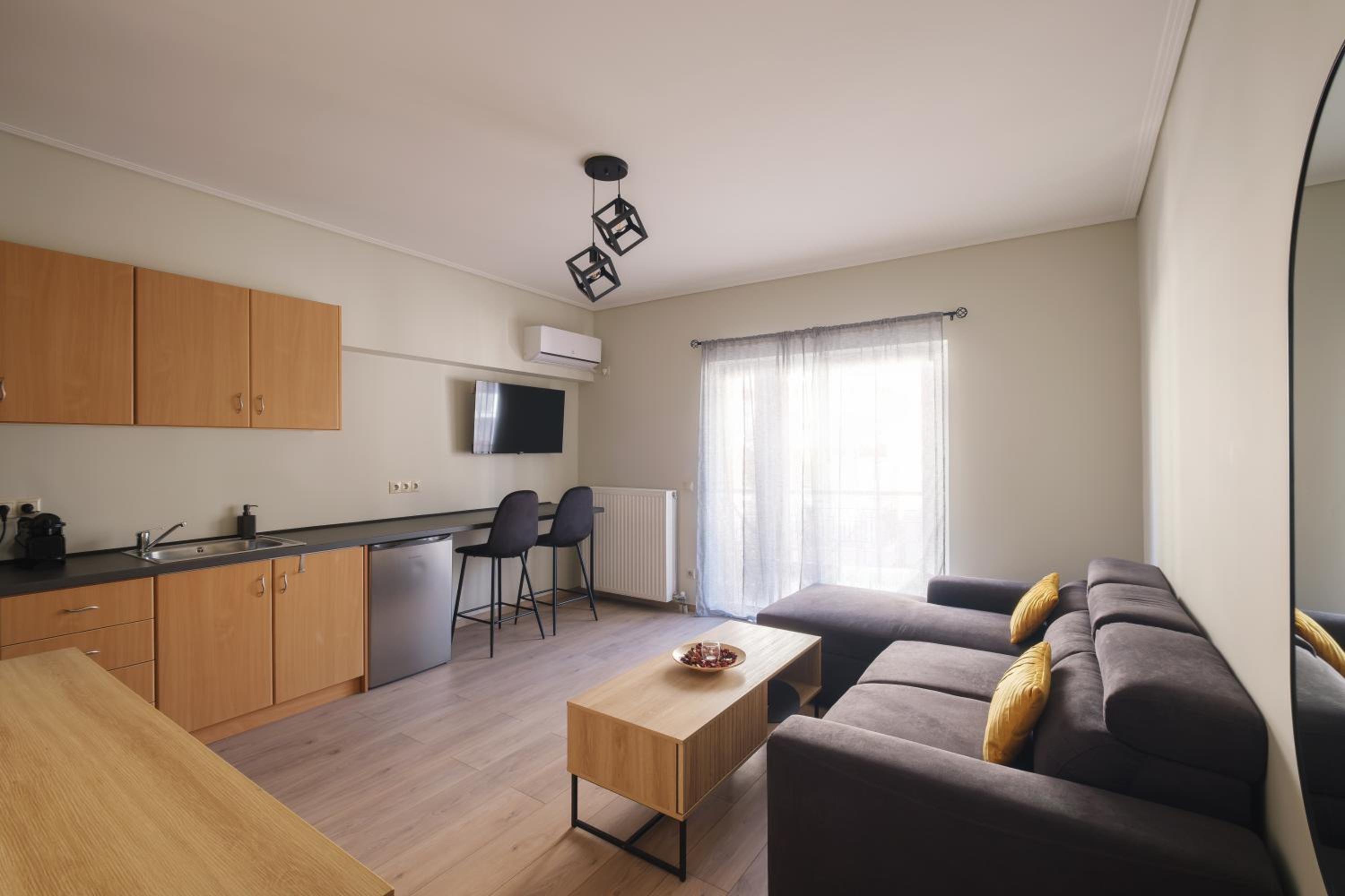 One-Bedroom Apartment photo 1
