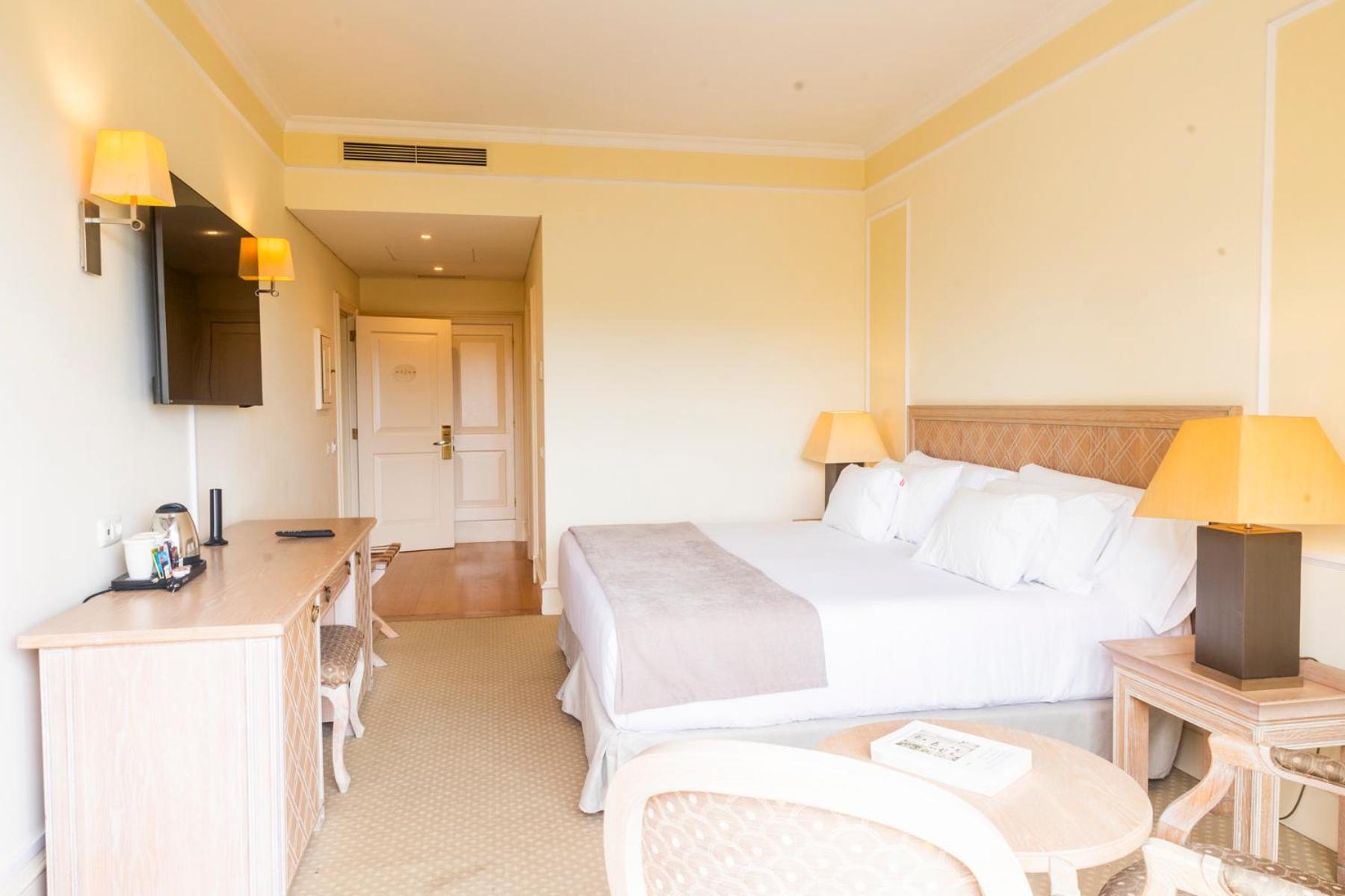 Double Room with Panoramic View - Photo 6
