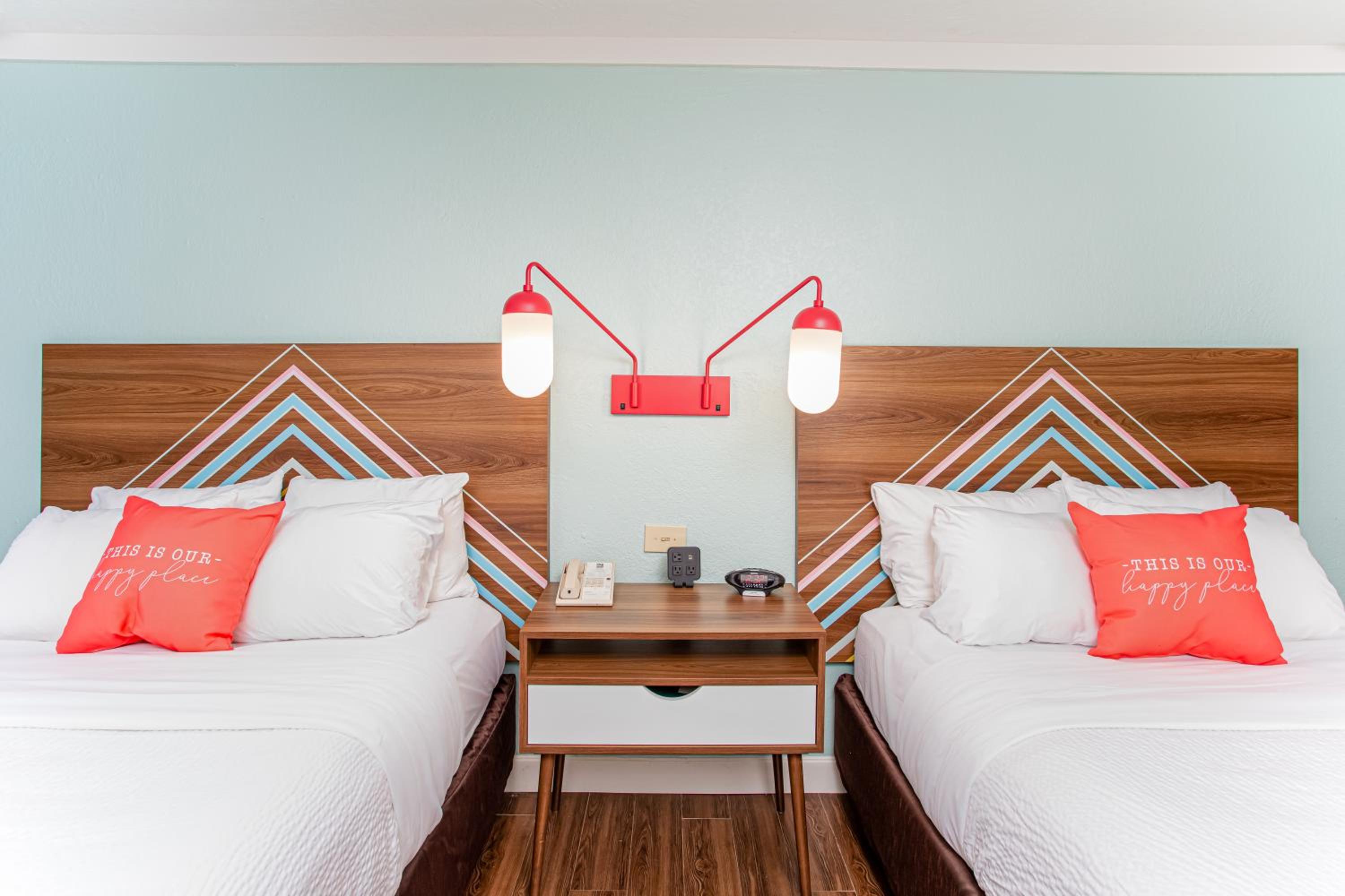Deluxe Queen Room with Two Queen Beds Street View - Photo 3