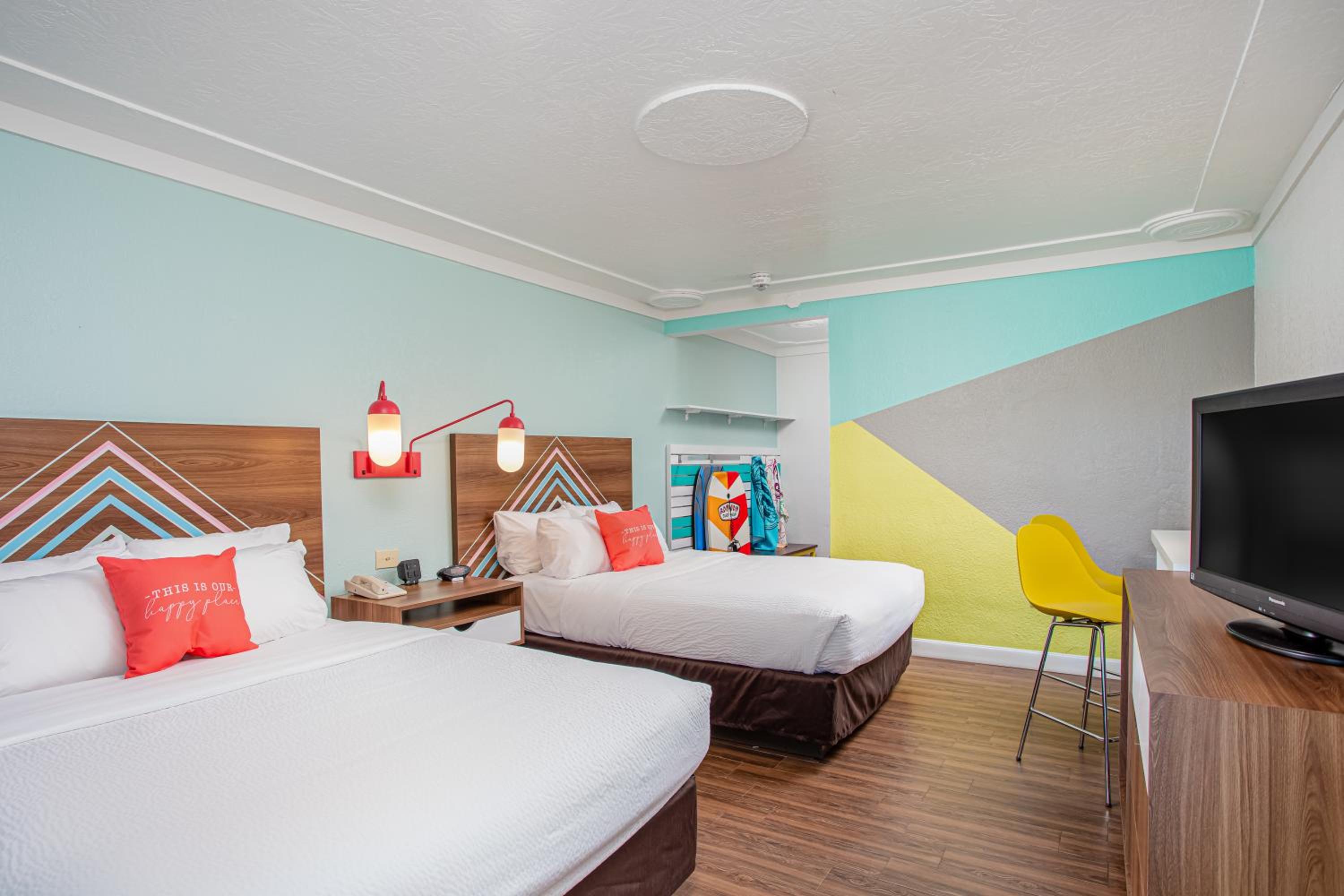Deluxe Queen Room with Two Queen Beds Street View - Photo 2