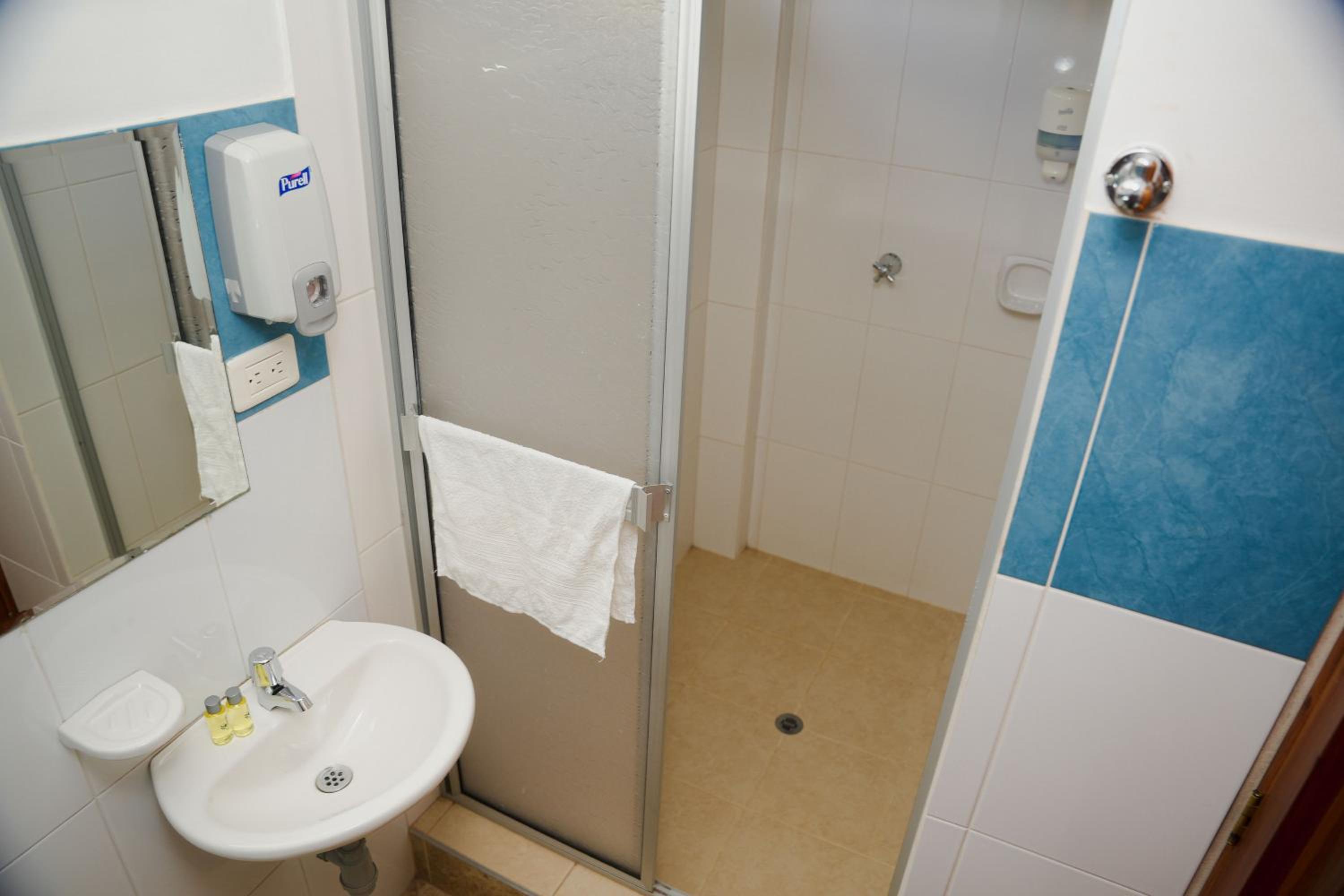 Standard Double Room with Shower and Private Toilet photo 2