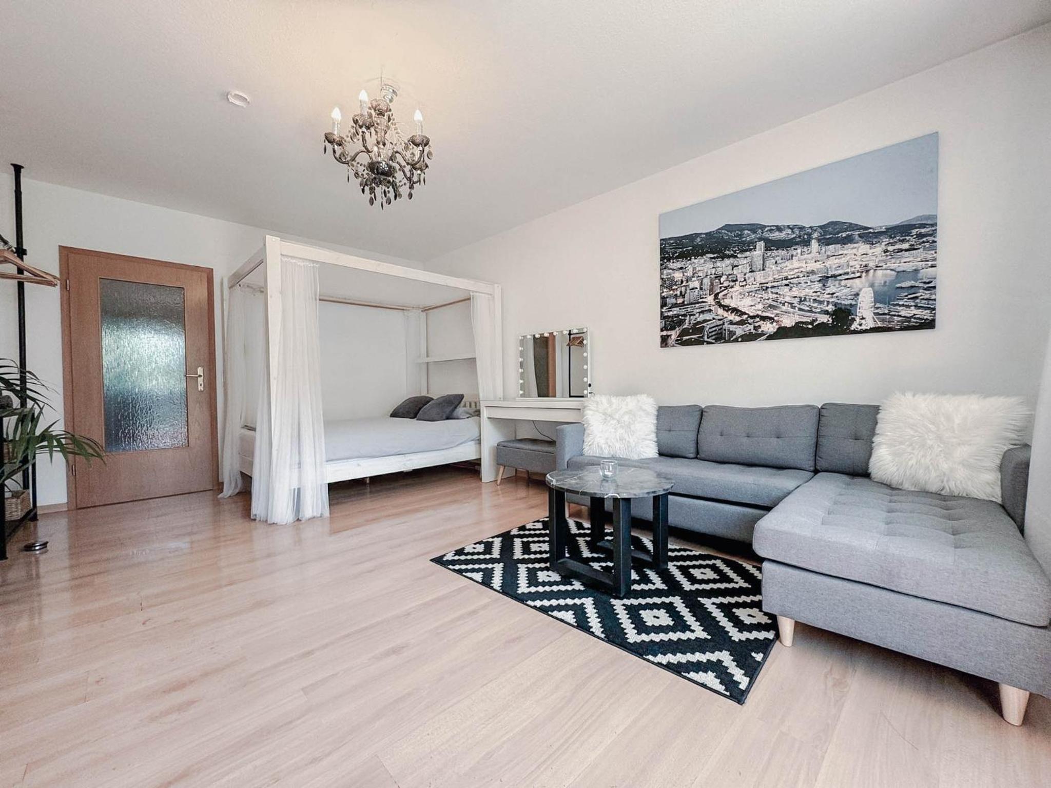 One-Bedroom Apartment photo 1