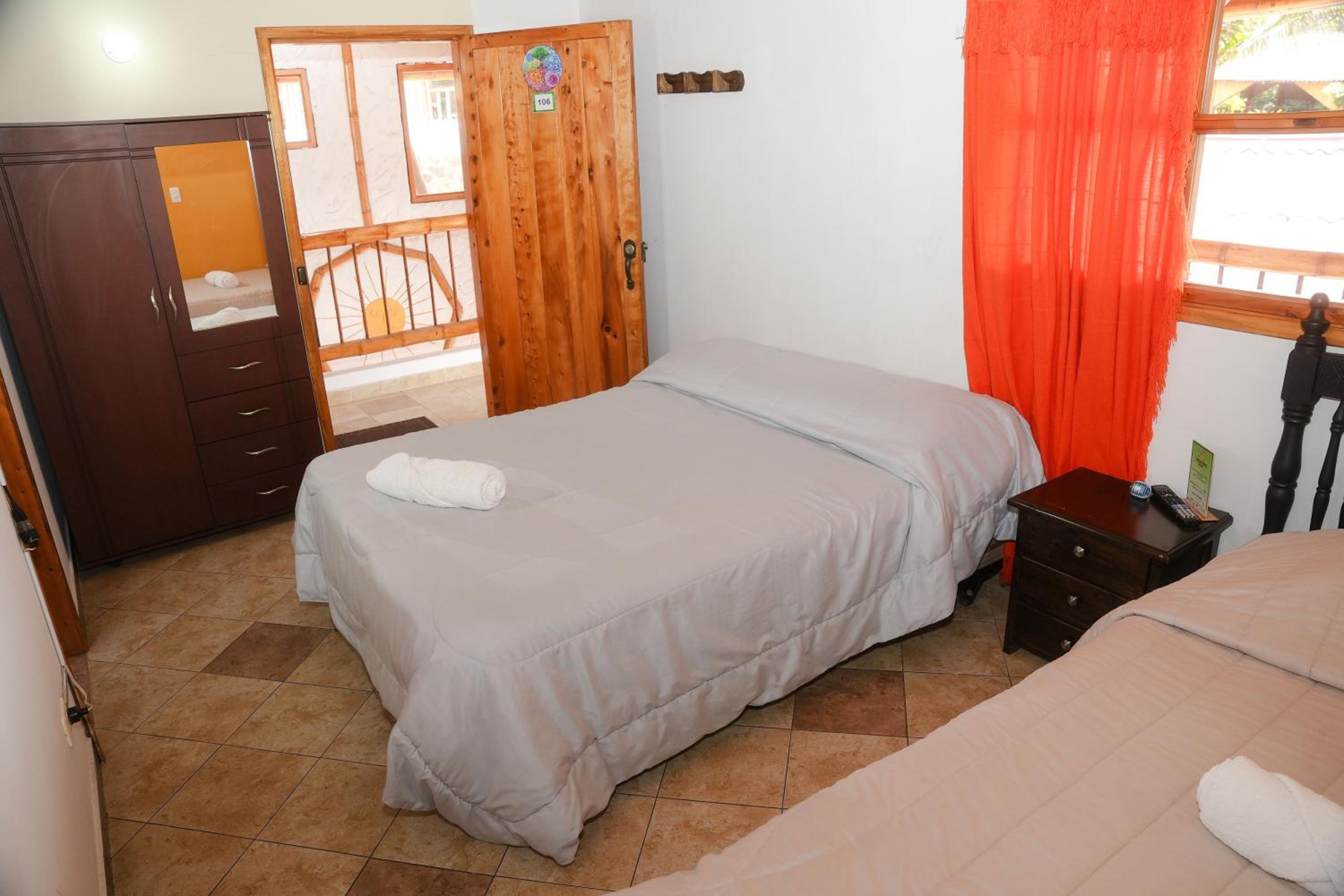 Standard Triple Room with Shower and private toilet photo 2