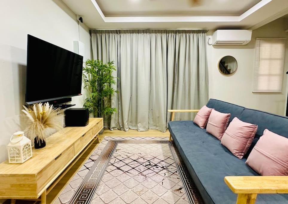 Three-Bedroom House photo 1