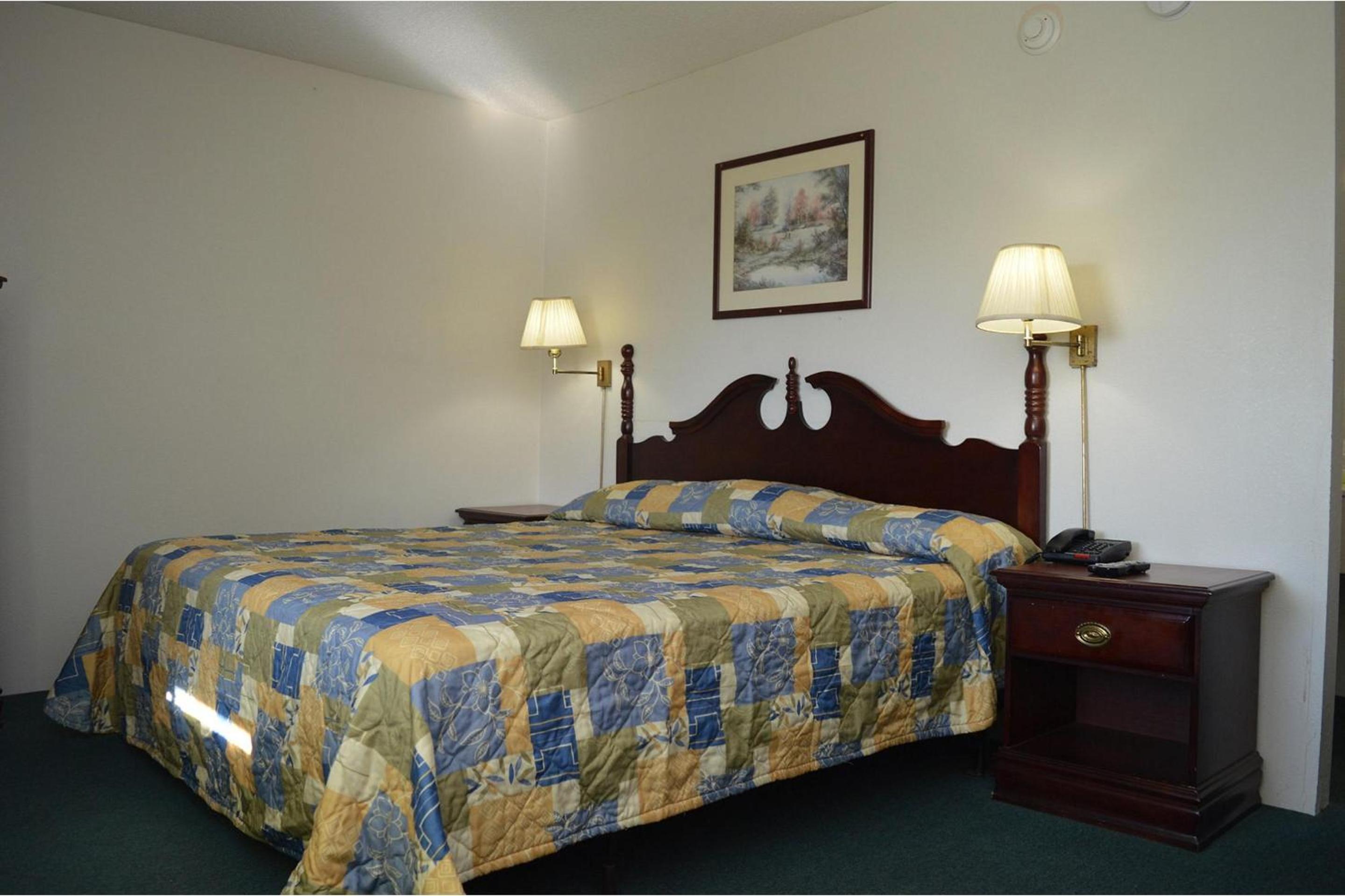 King Bed Non-Smoking - Photo 2