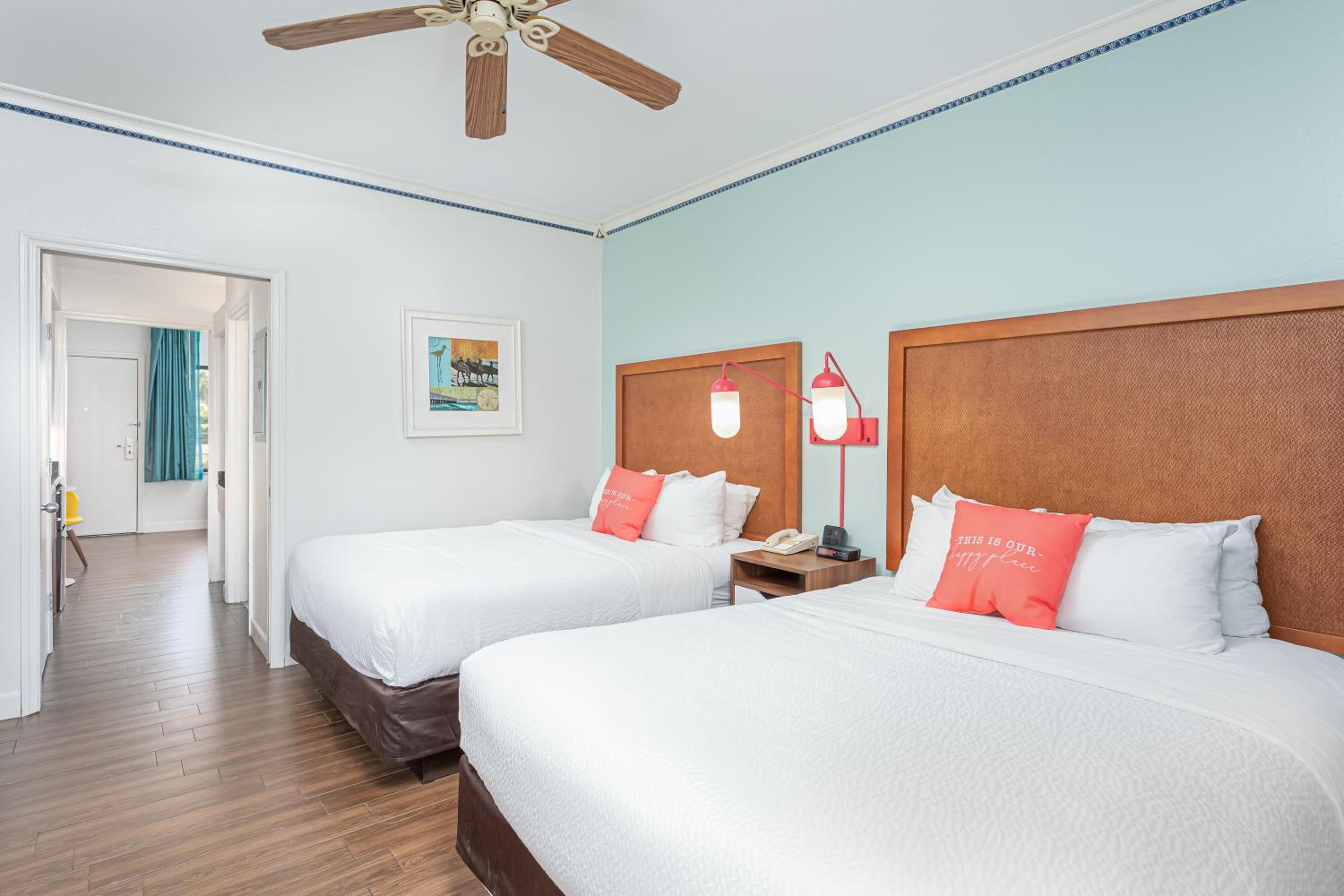 Queen Suite with Pool View - Photo 5