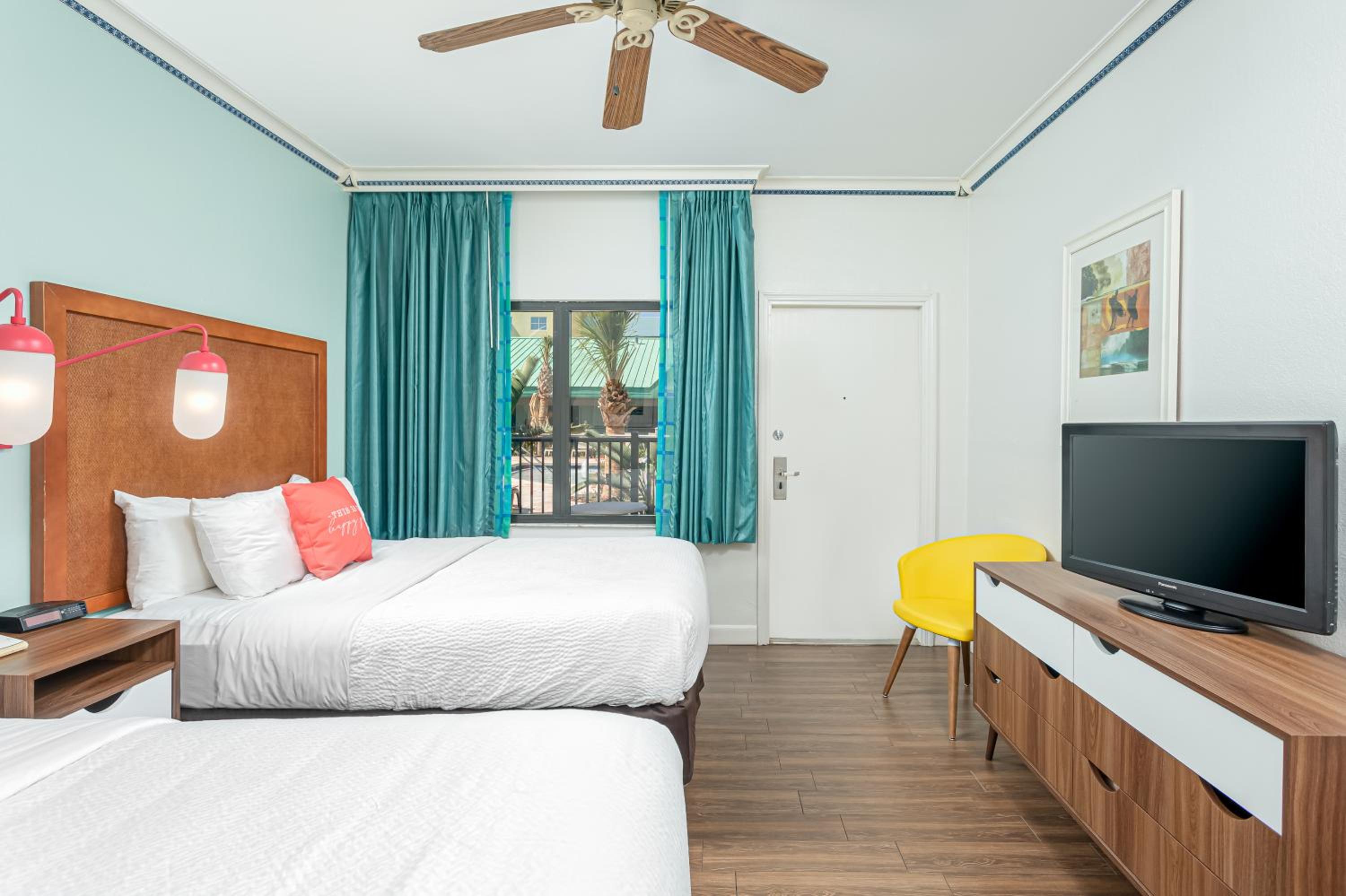 Queen Suite with Pool View - Photo 1