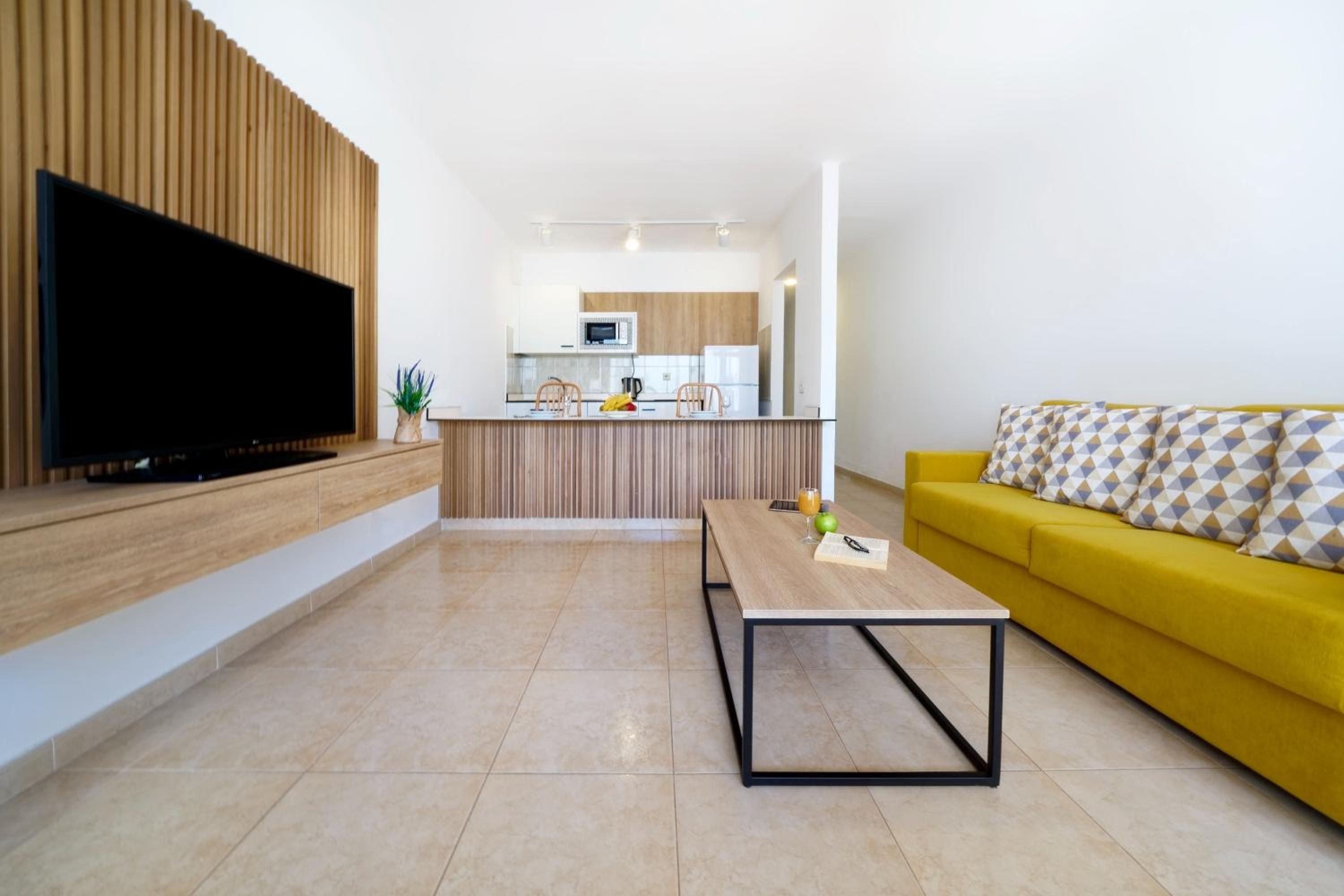 One-Bedroom Apartment with Pool View photo 3