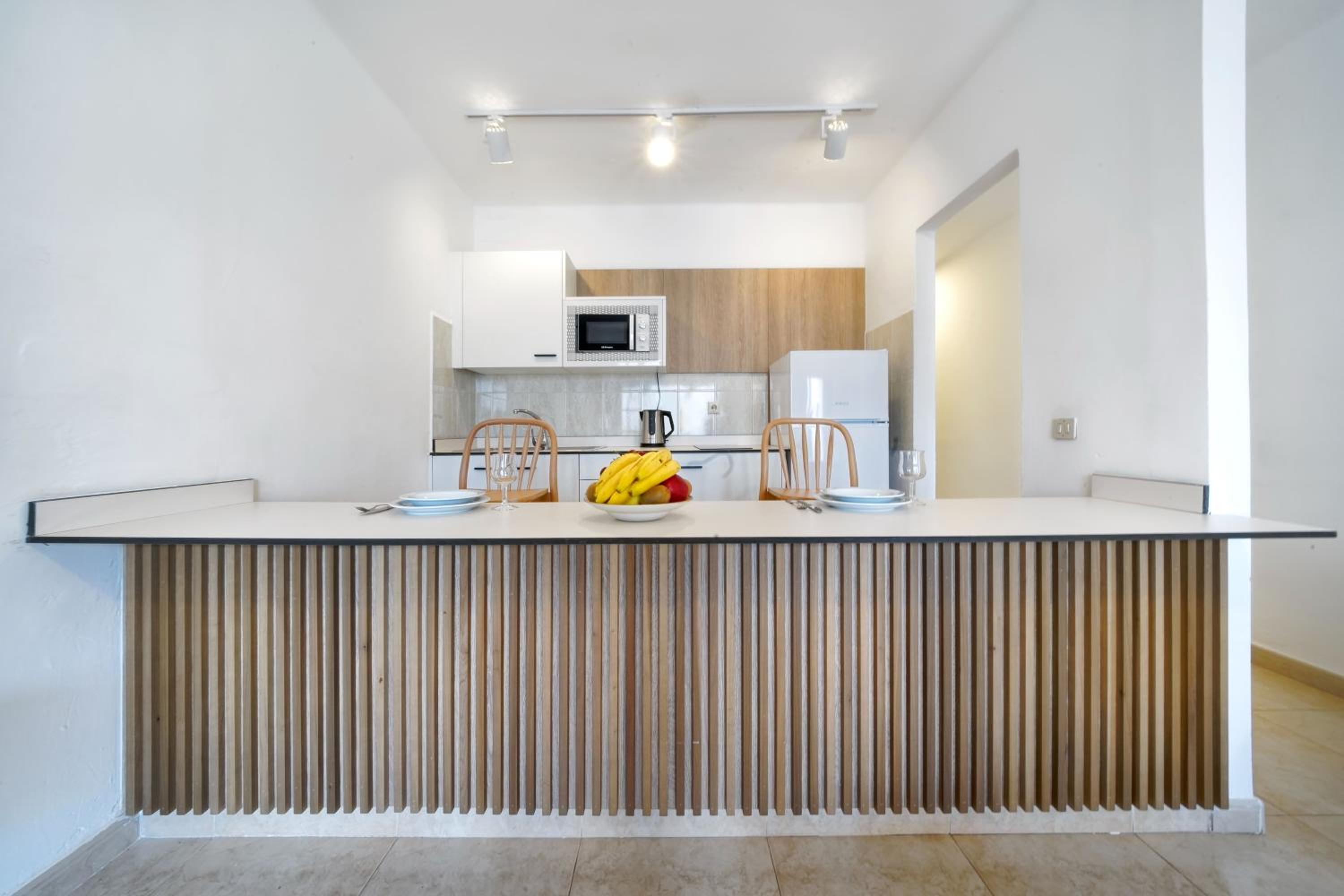 One-Bedroom Apartment with Pool View photo 2