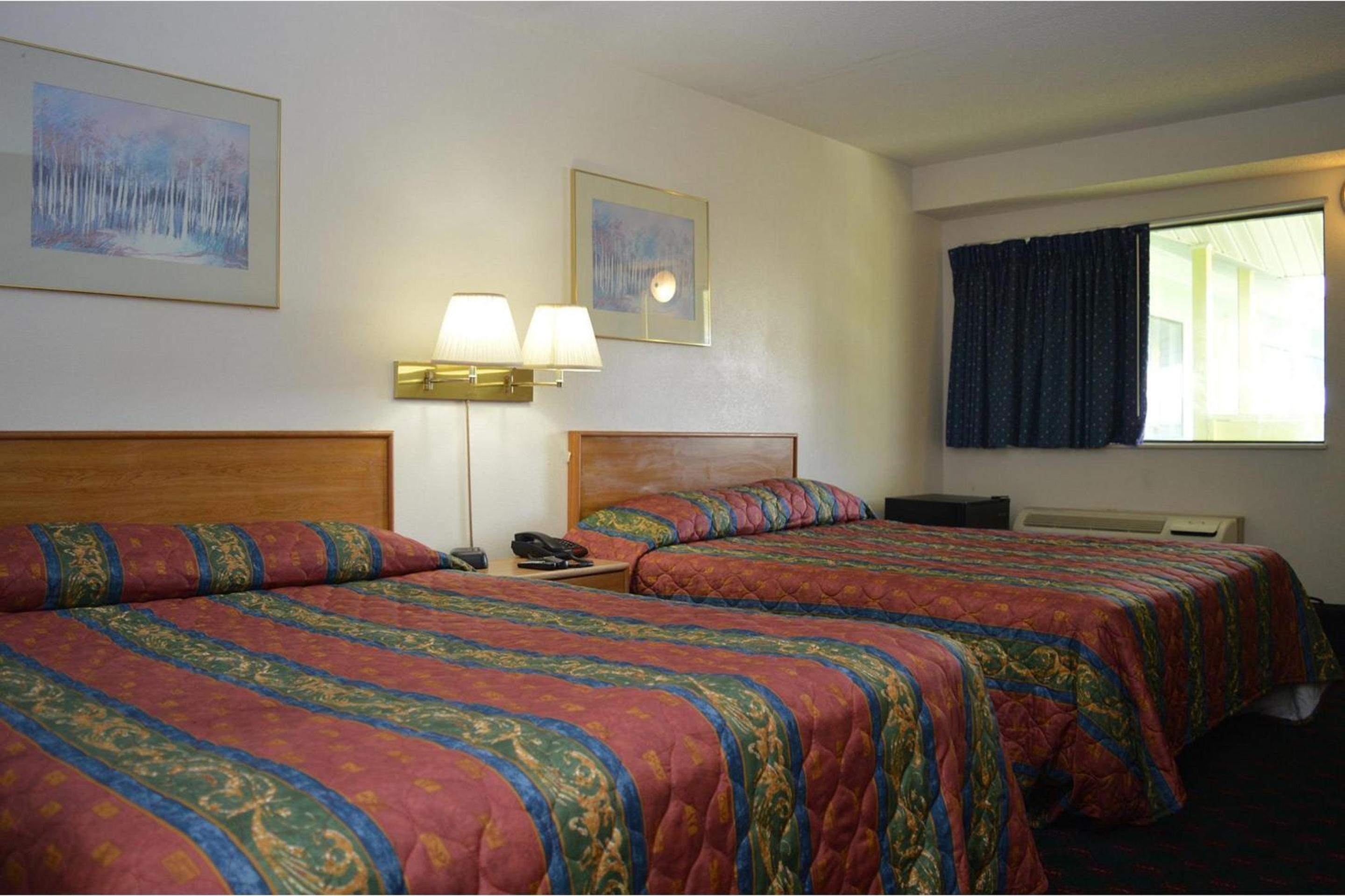 2 Queen Beds Non-Smoking - Photo 2