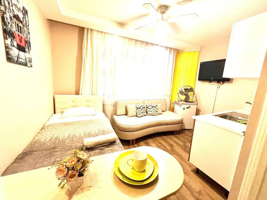 One-Bedroom Apartment photo 1