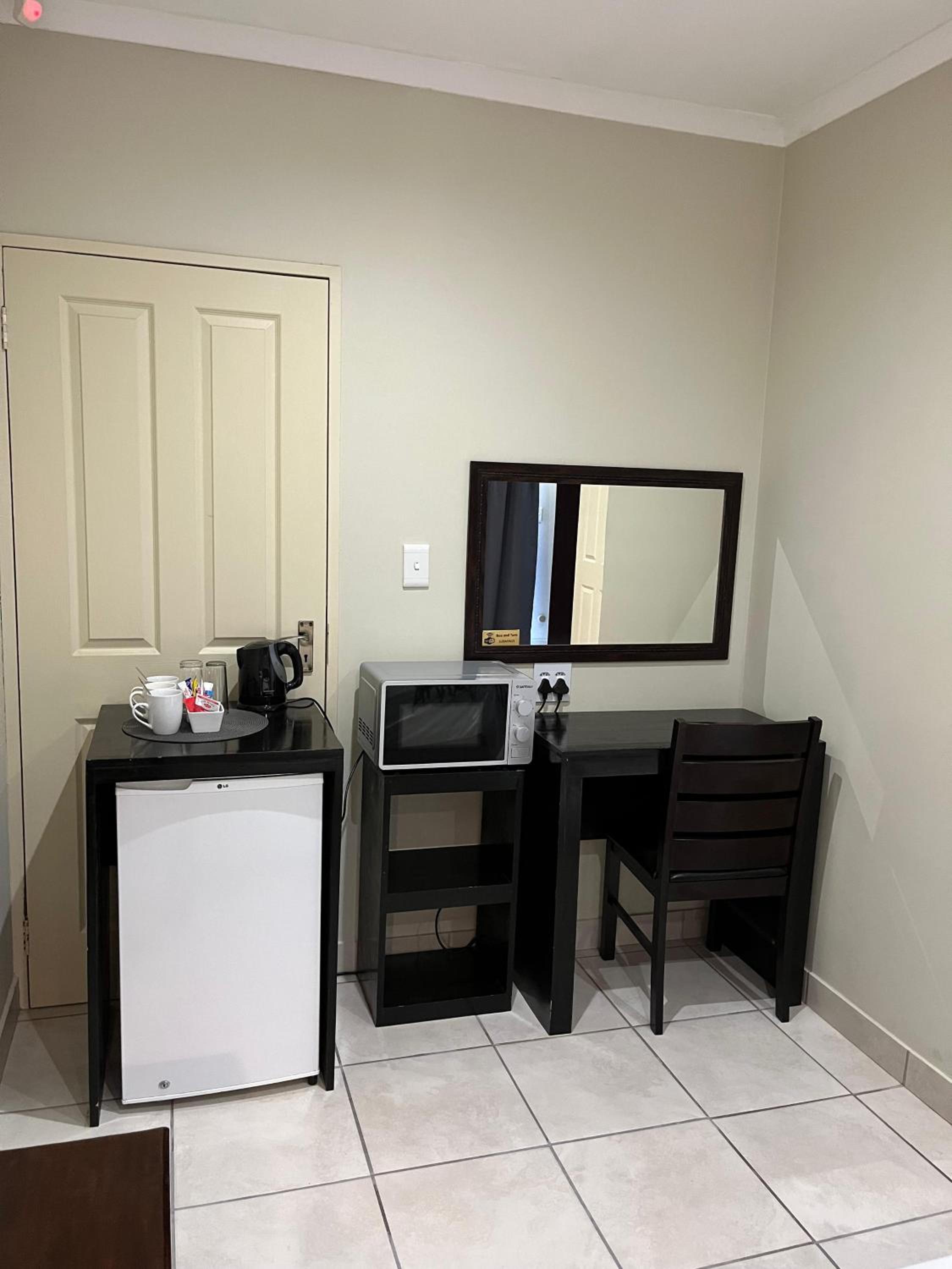Family Room - Photo 6