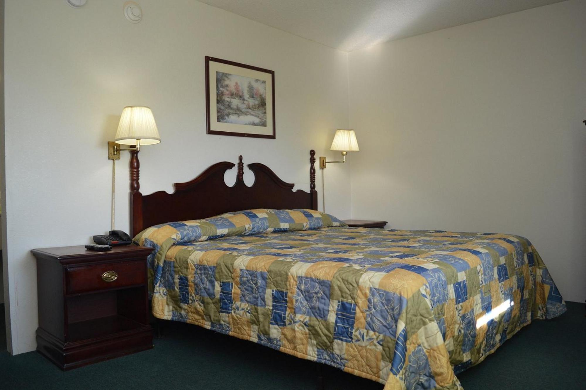 King Bed Non-Smoking - Photo 1