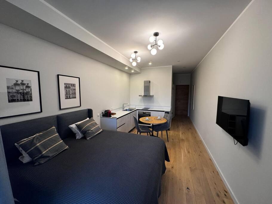 One-Bedroom Apartment photo 1