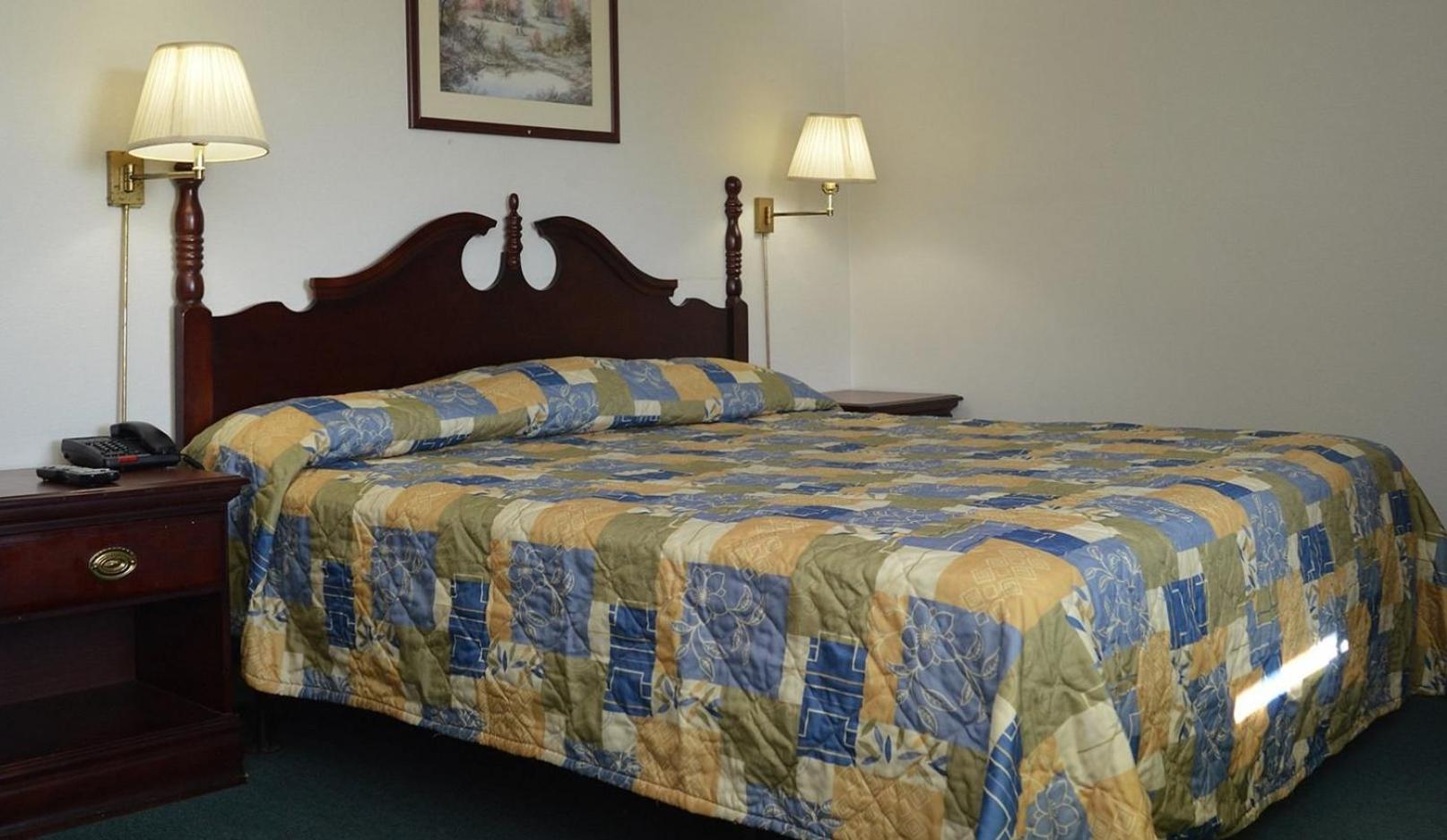 King Bed Non-Smoking - Photo 4