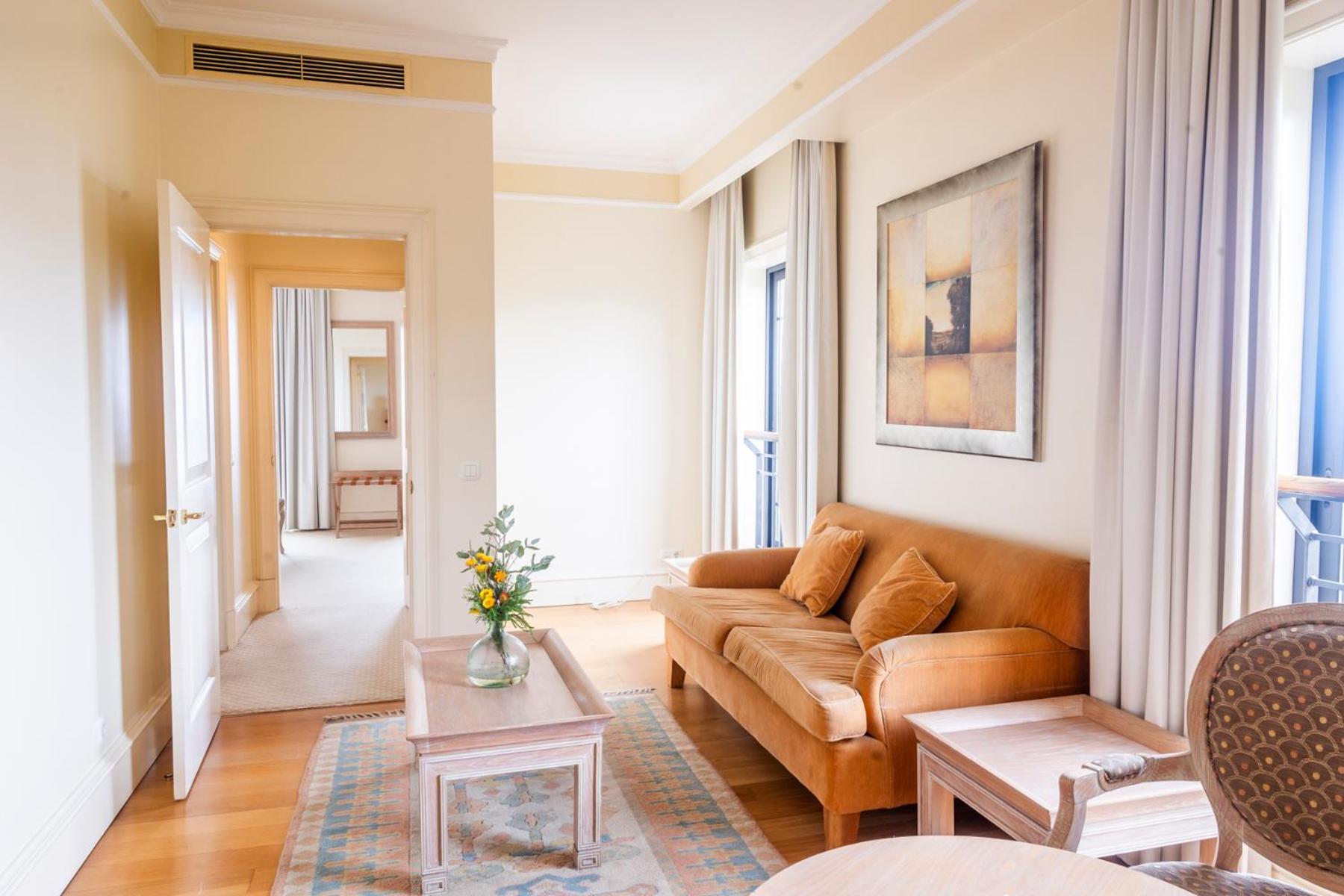 Suite - Photo 10