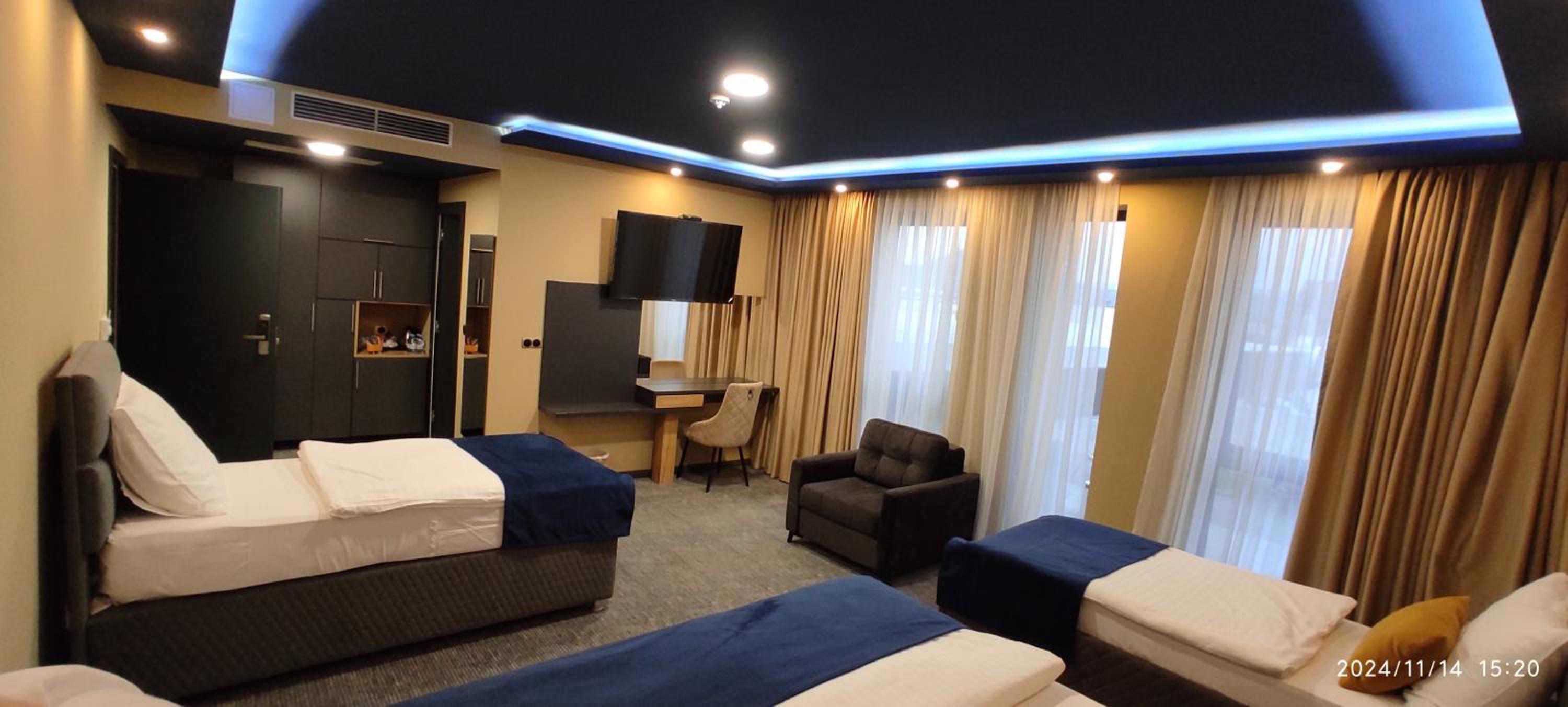 Quadruple Room - Photo 5