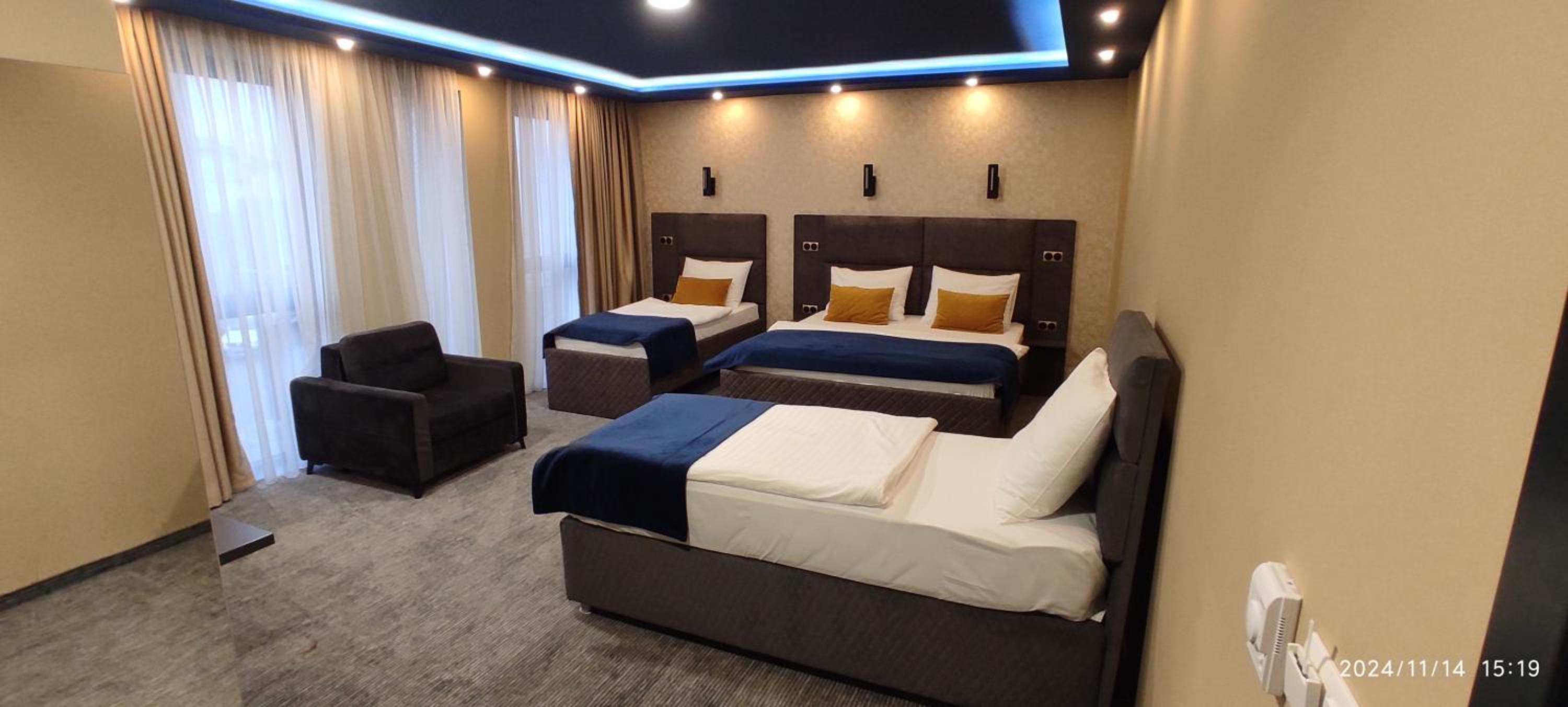 Quadruple Room - Photo 1
