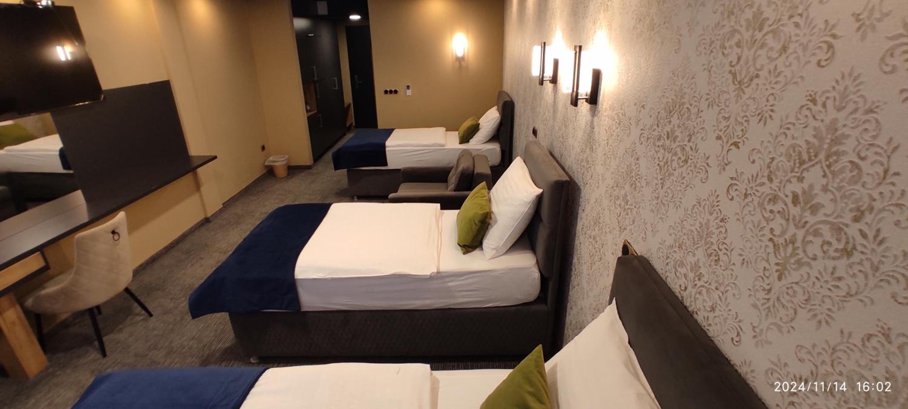 Deluxe Triple Room - Photo 4