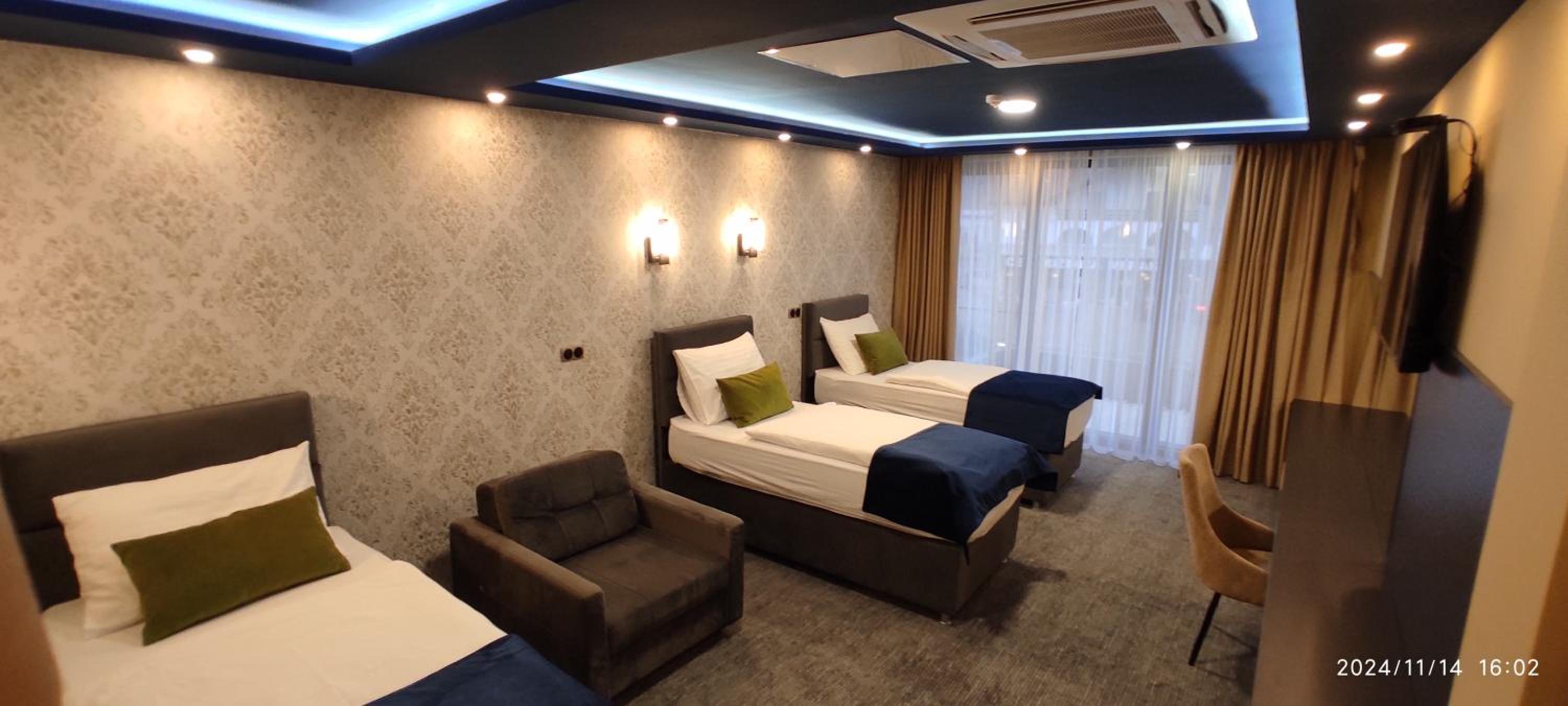 Deluxe Triple Room - Photo 2