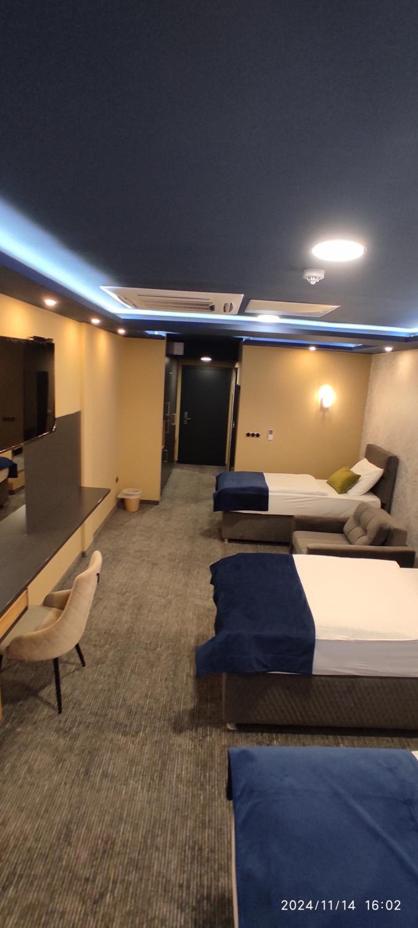 Deluxe Triple Room - Photo 8