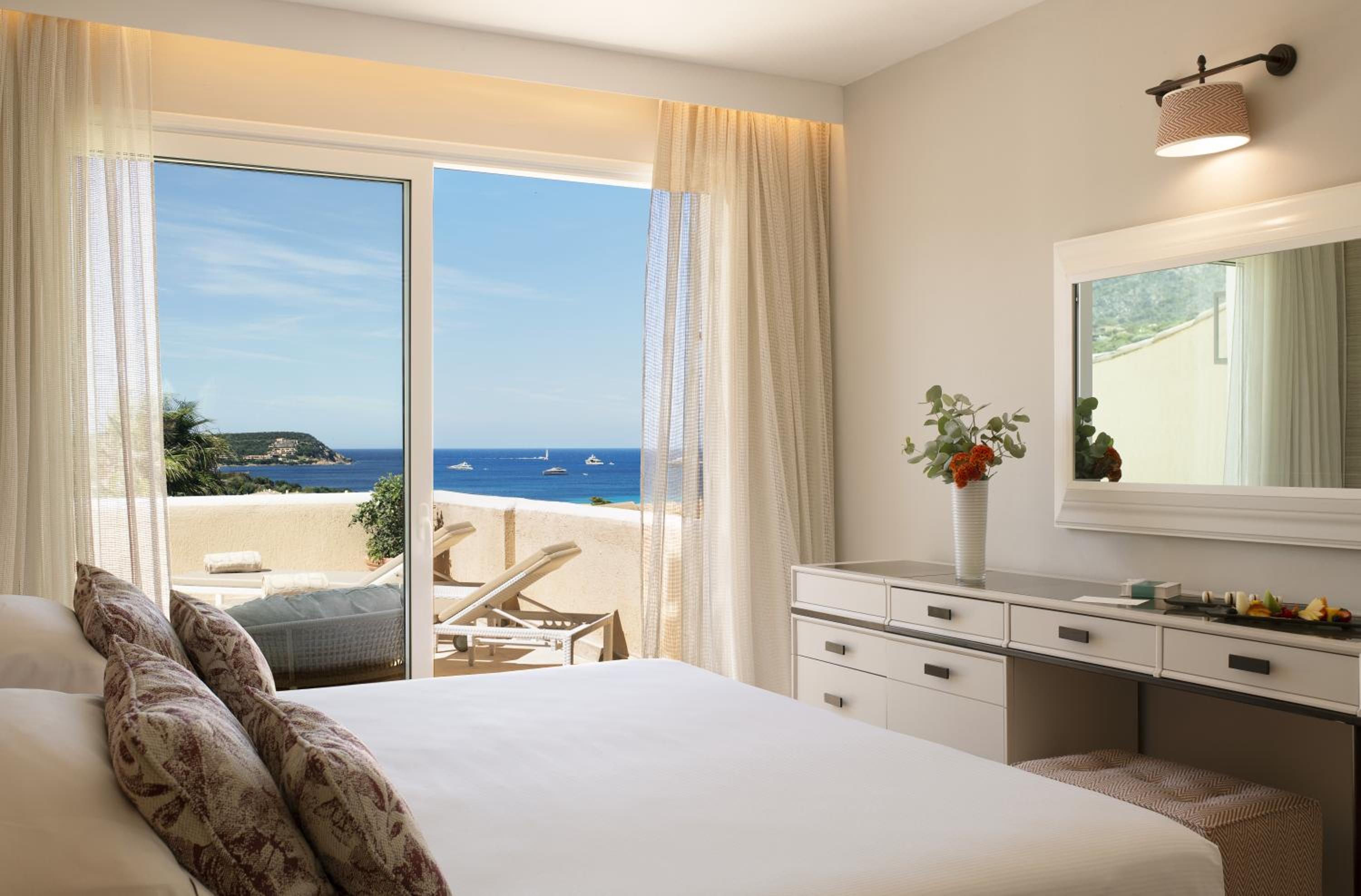 Luxury Suite - Photo 4