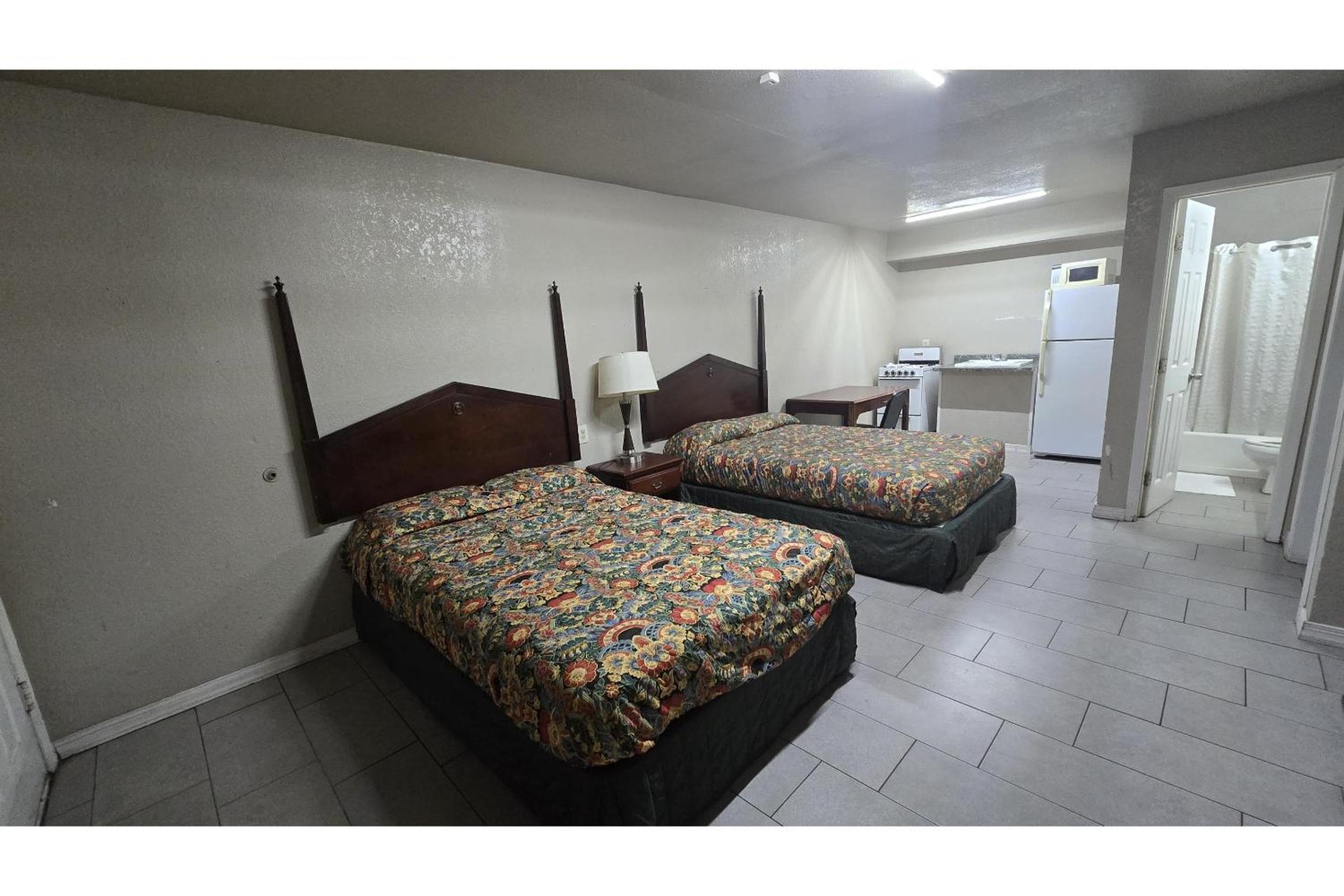 2 Queen Bed Smoking - Photo 2