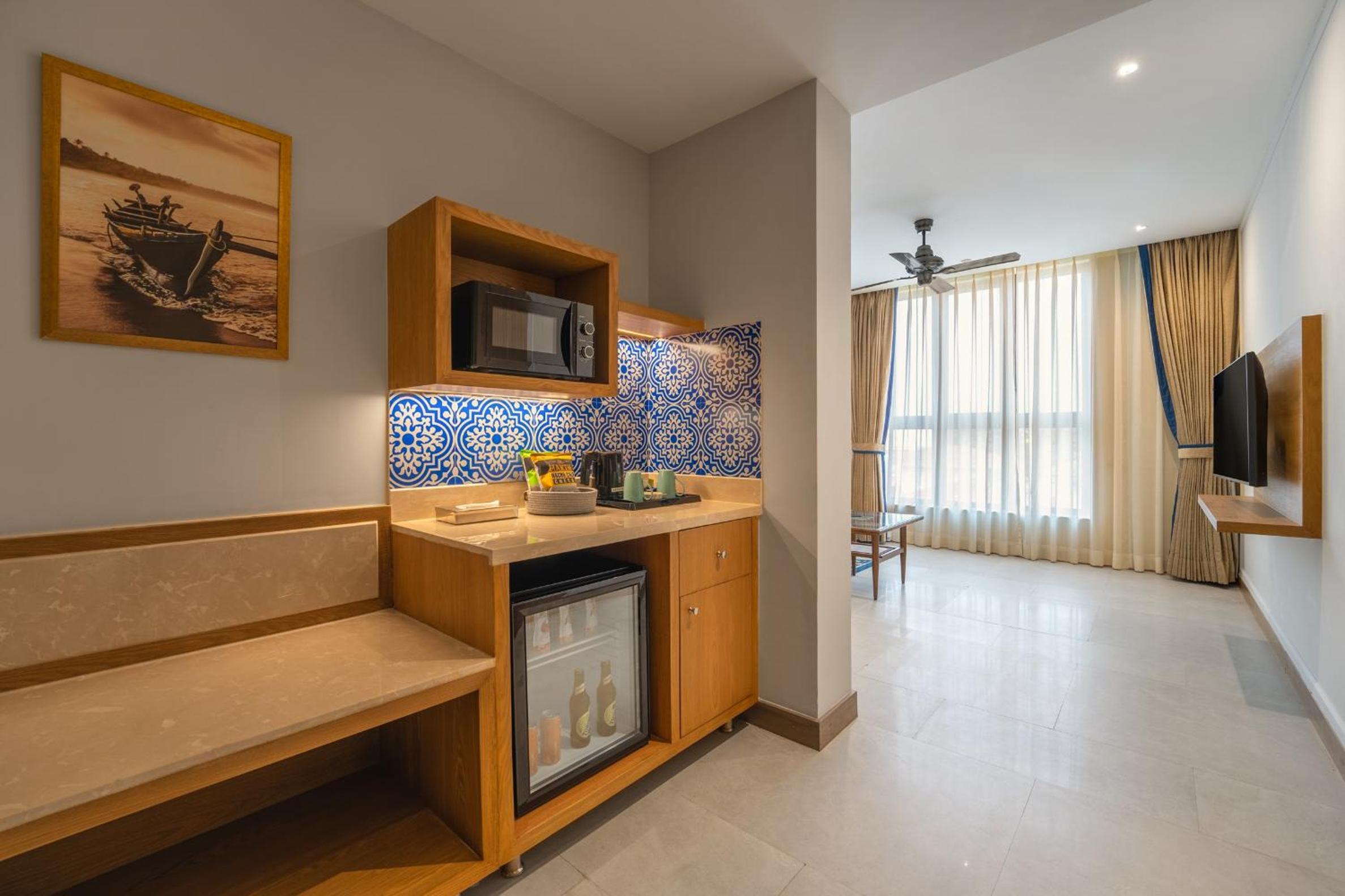 Junior Suite Twin Bed – City View – – 10% off on Food & Beverages with a-la-carte selection Junior Suite Twin Bed – City View – – 10% off on Food & Beverages with a-la-carte selection