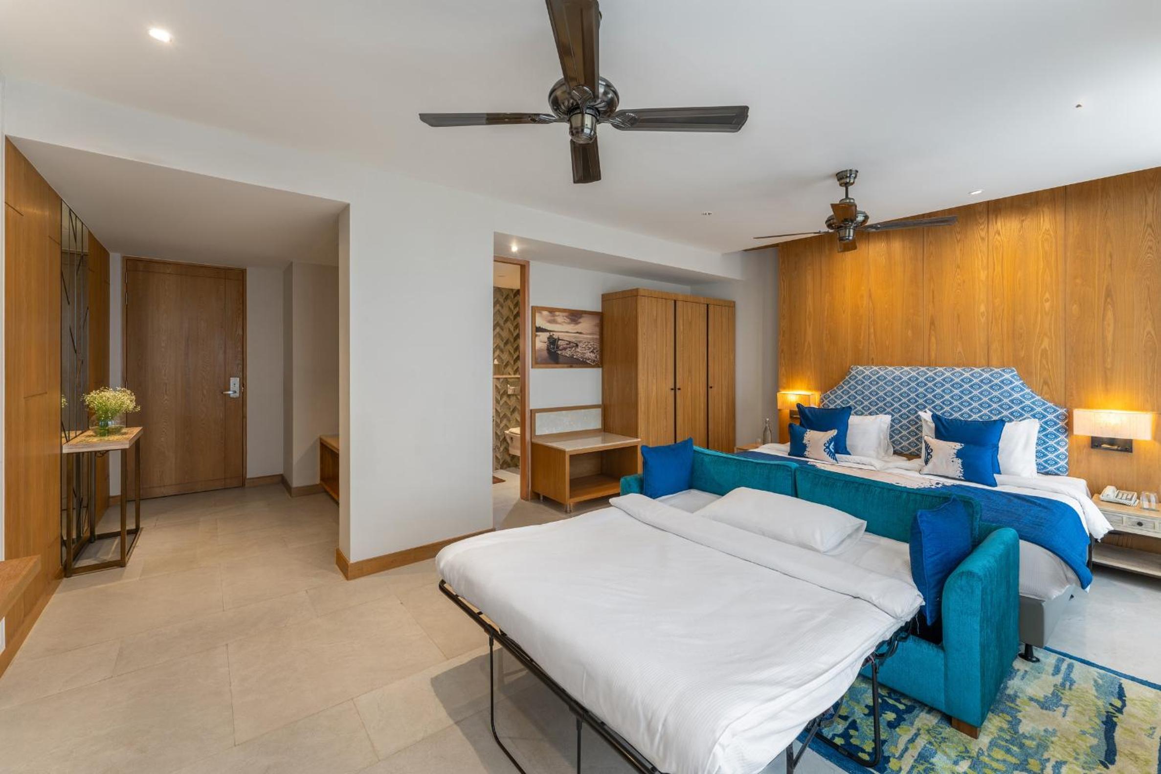 Junior Suite Twin Bed – City View – – 10% off on Food & Beverages with a-la-carte selection Junior Suite Twin Bed – City View – – 10% off on Food & Beverages with a-la-carte selection