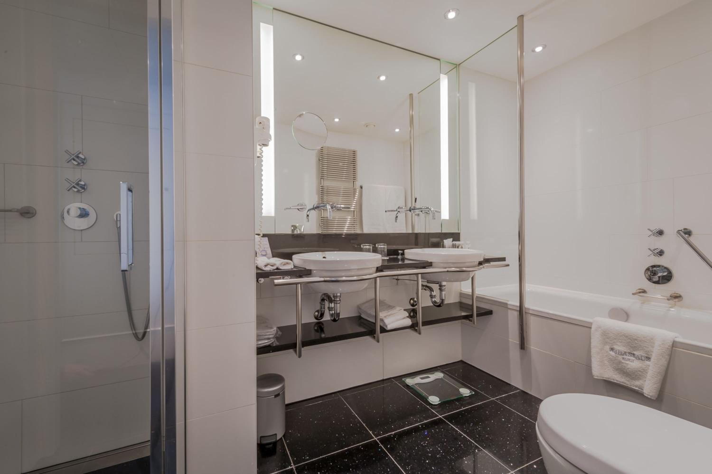 Superior Deluxe Double Room with Canal View photo 3