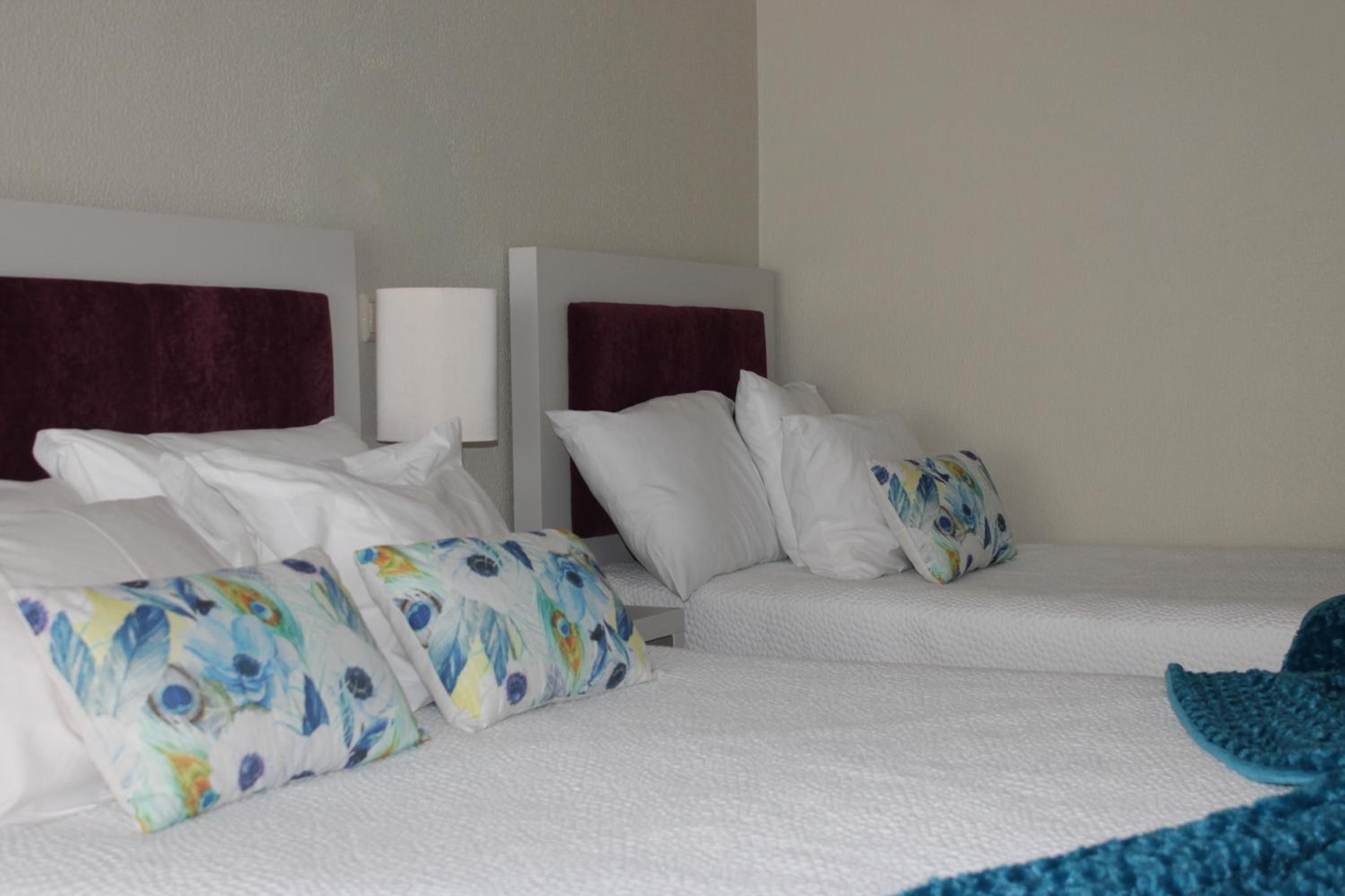 Twin Room - Photo 5