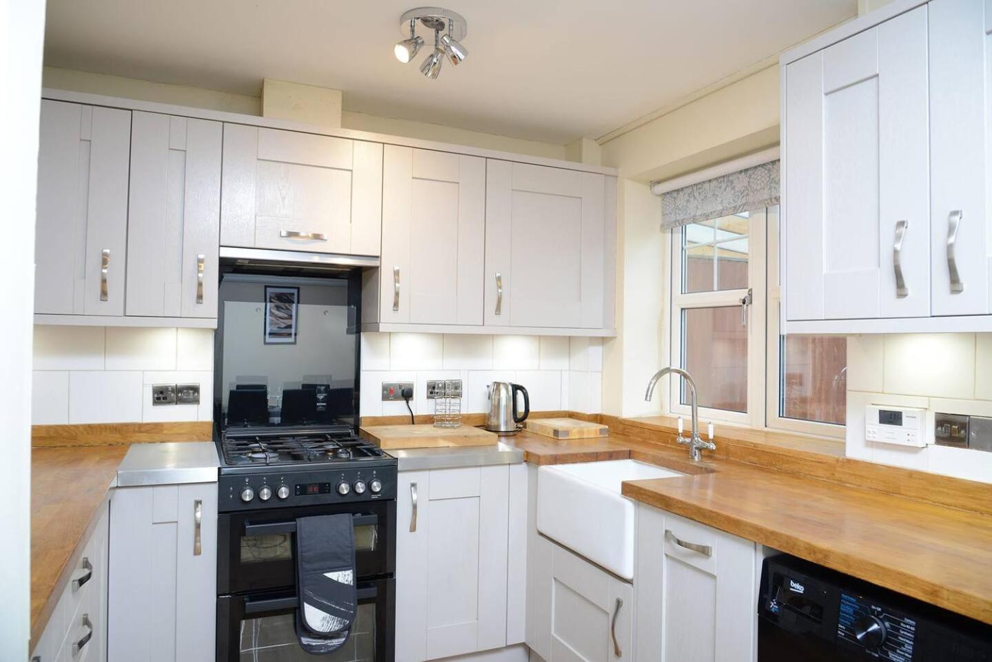 Three-Bedroom House photo 2