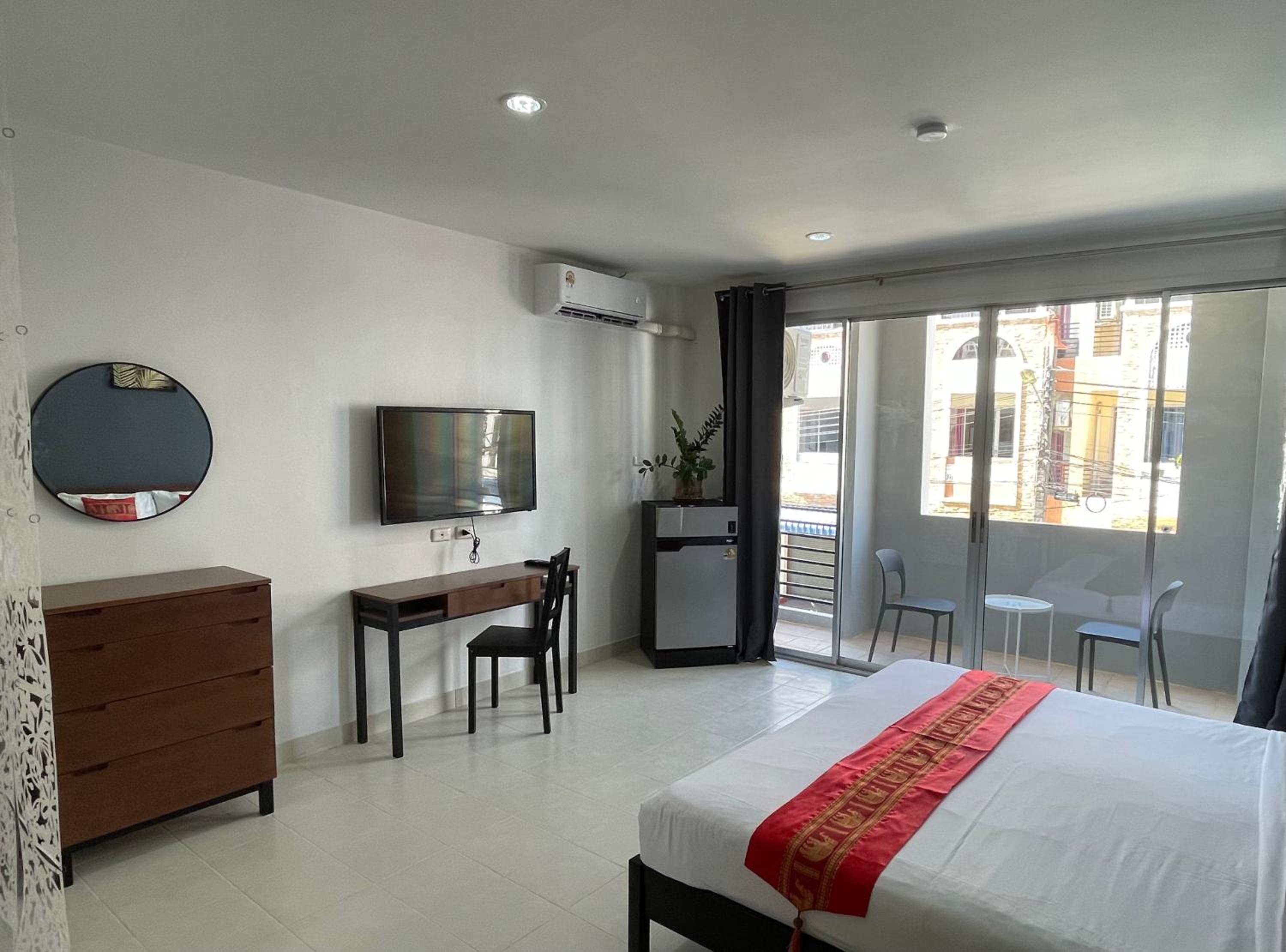 Family Room With Balcony photo 1