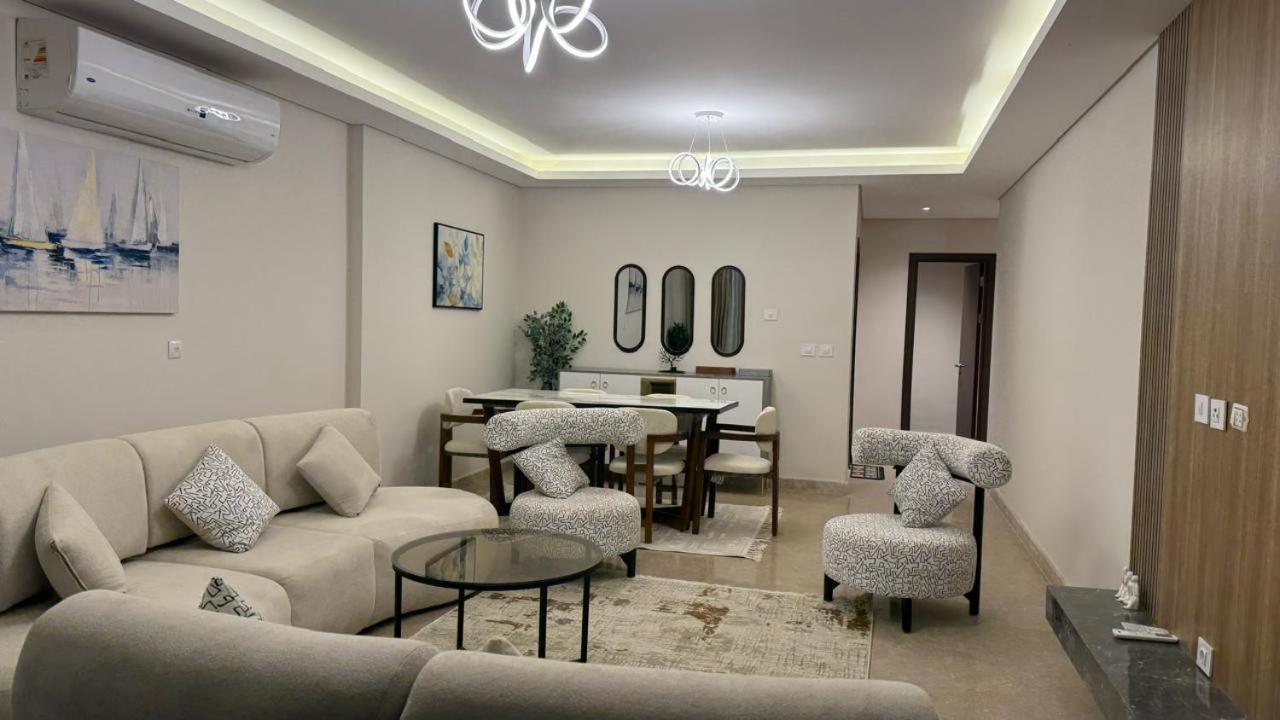Three-Bedroom Apartment With Park View photo 2