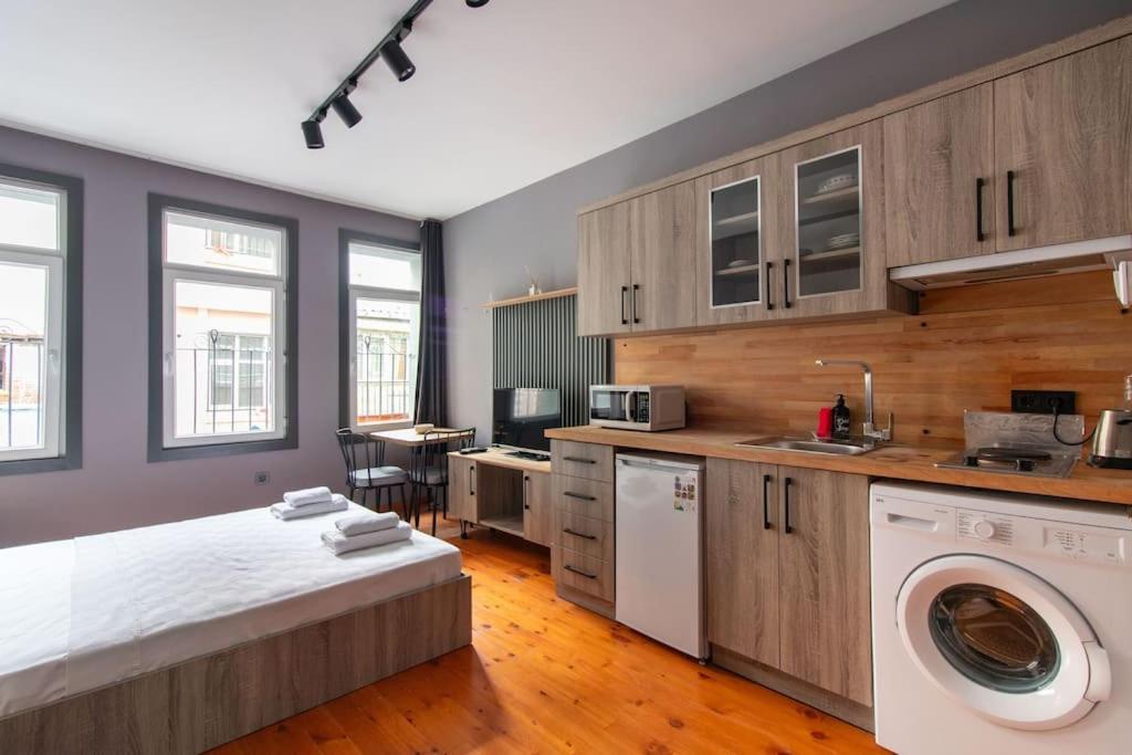 One-Bedroom Apartment photo 2