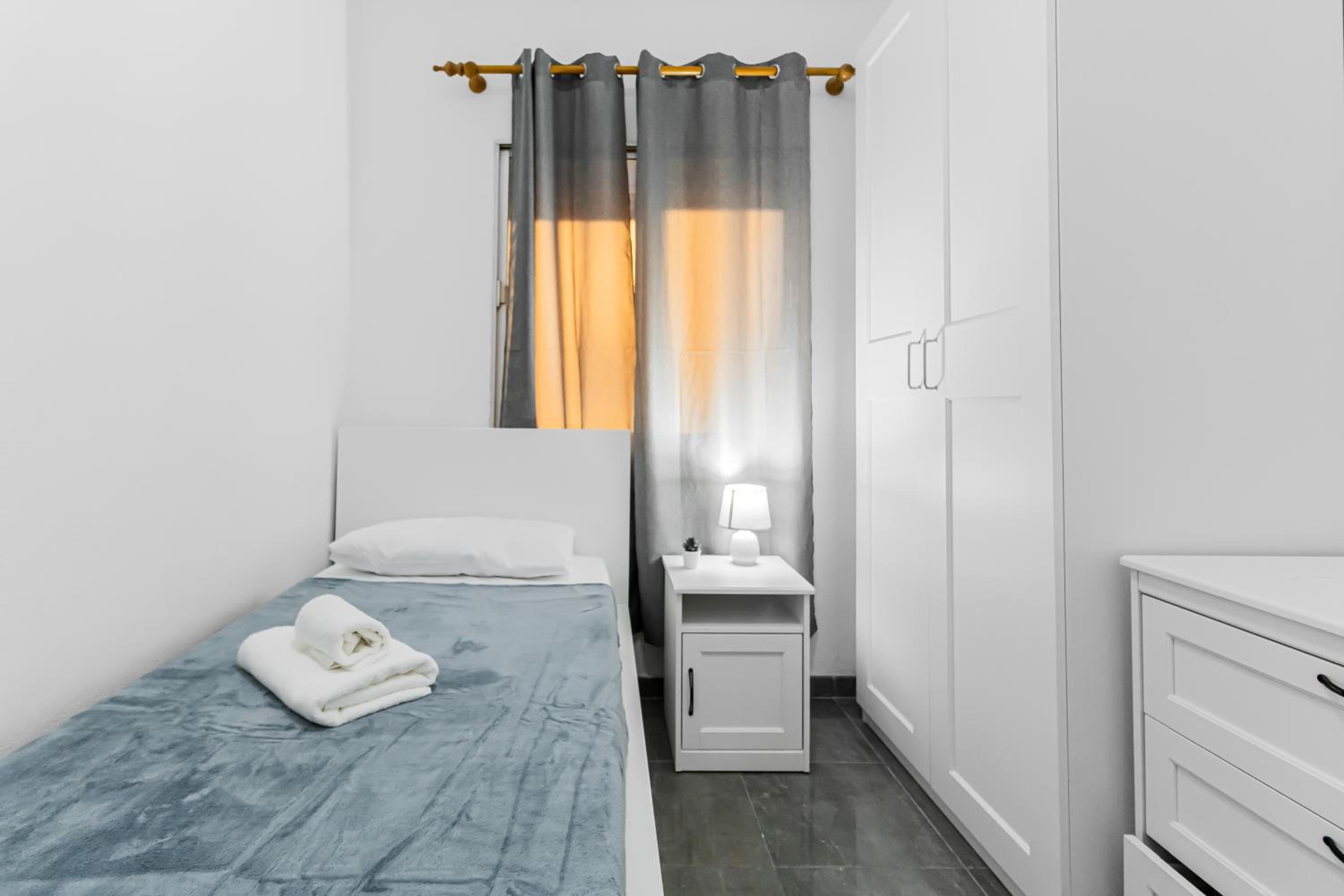 Habitación individual con baño compartido