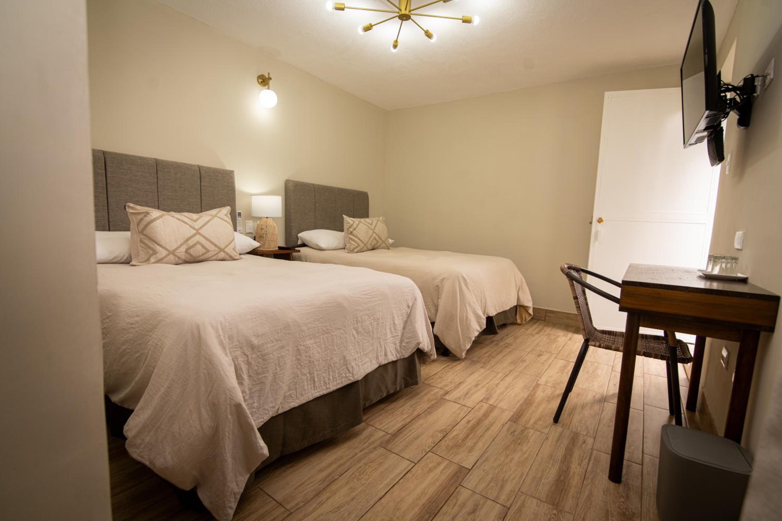 Deluxe Double Room (2 Adults + 1 Child)